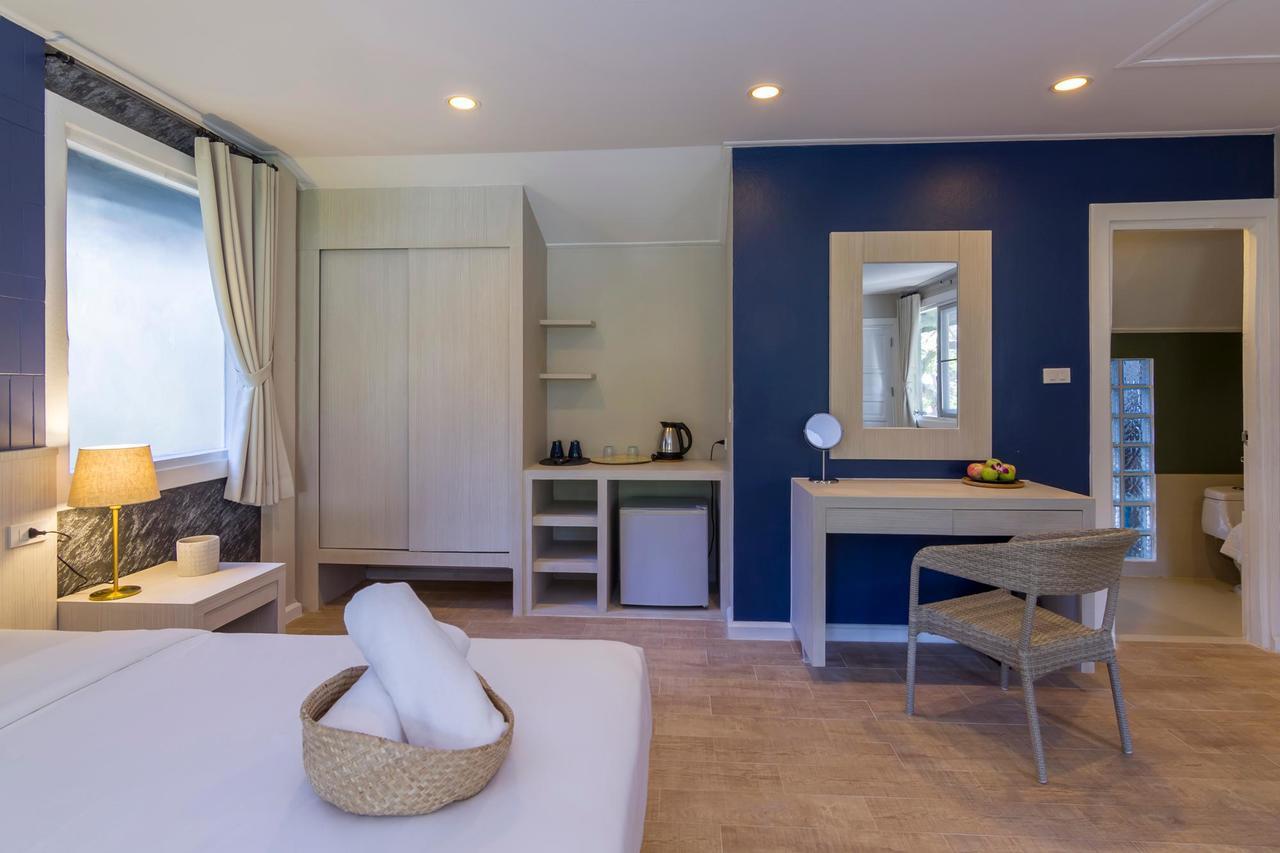 Hotel Let's Hyde & - Pool