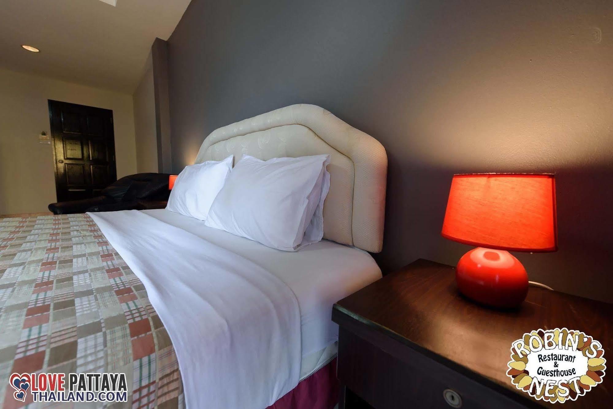 Robin's Nest & Restaurant Guest house Pattaya