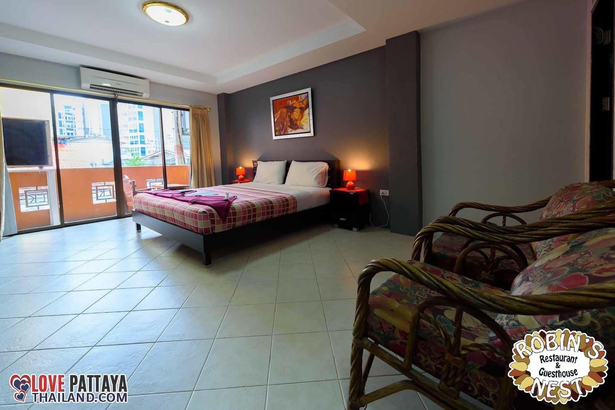 Robin's Nest & Restaurant Guest house *