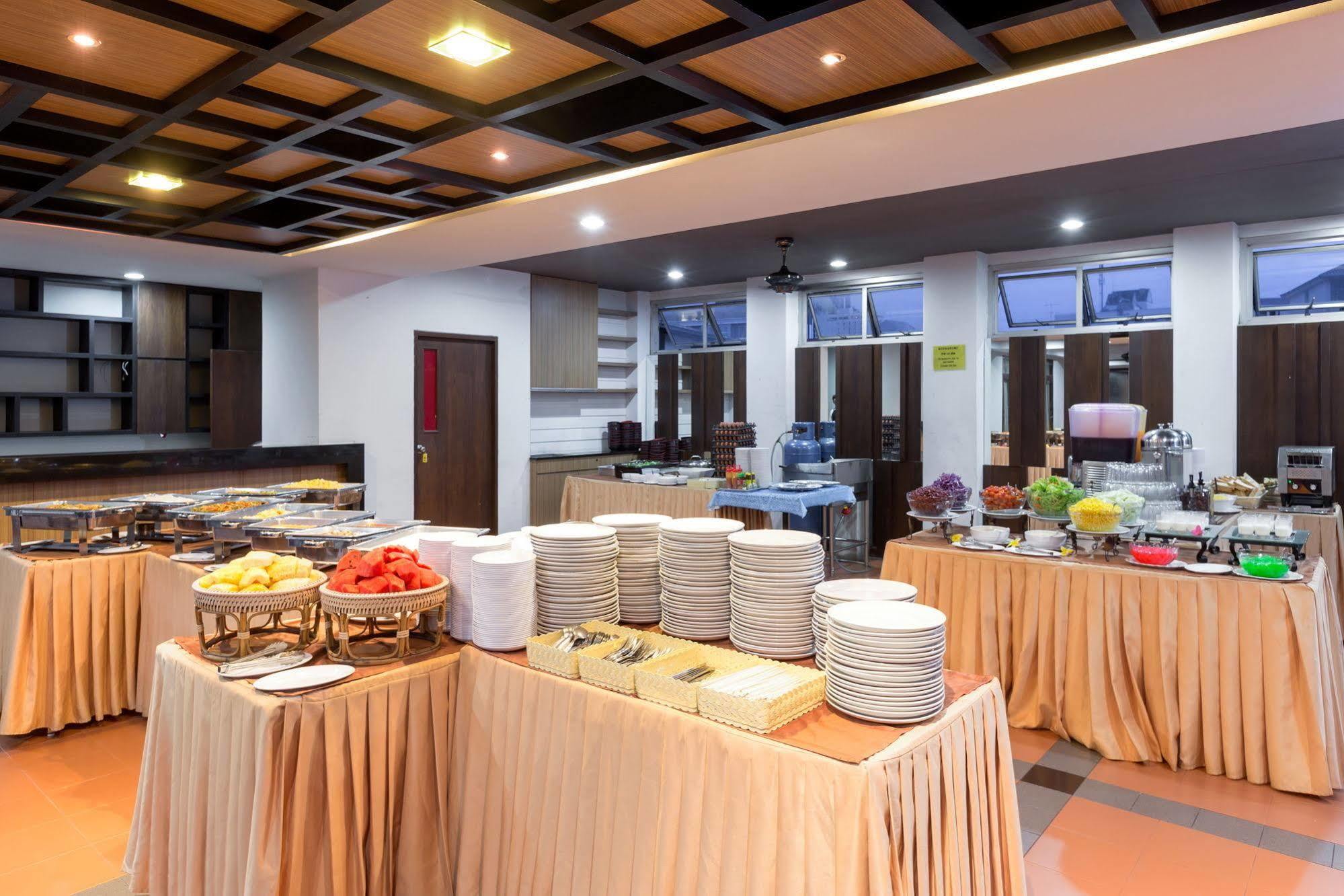 Holiday Hotel 4*