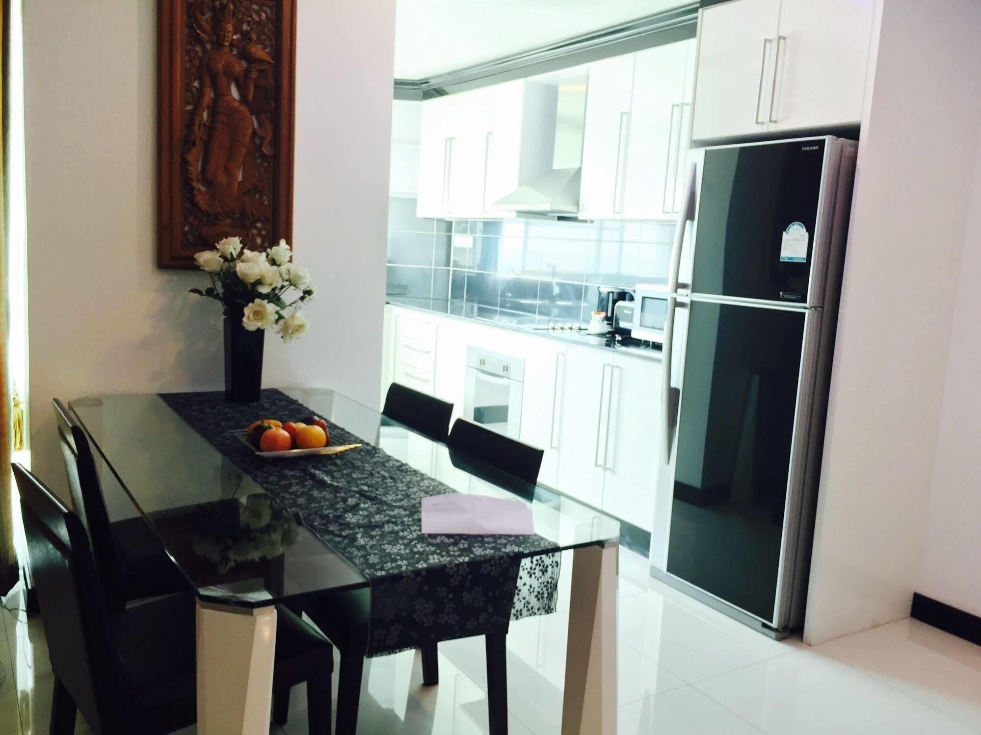 Apartment View Talay 6 By Honey Pattaya
