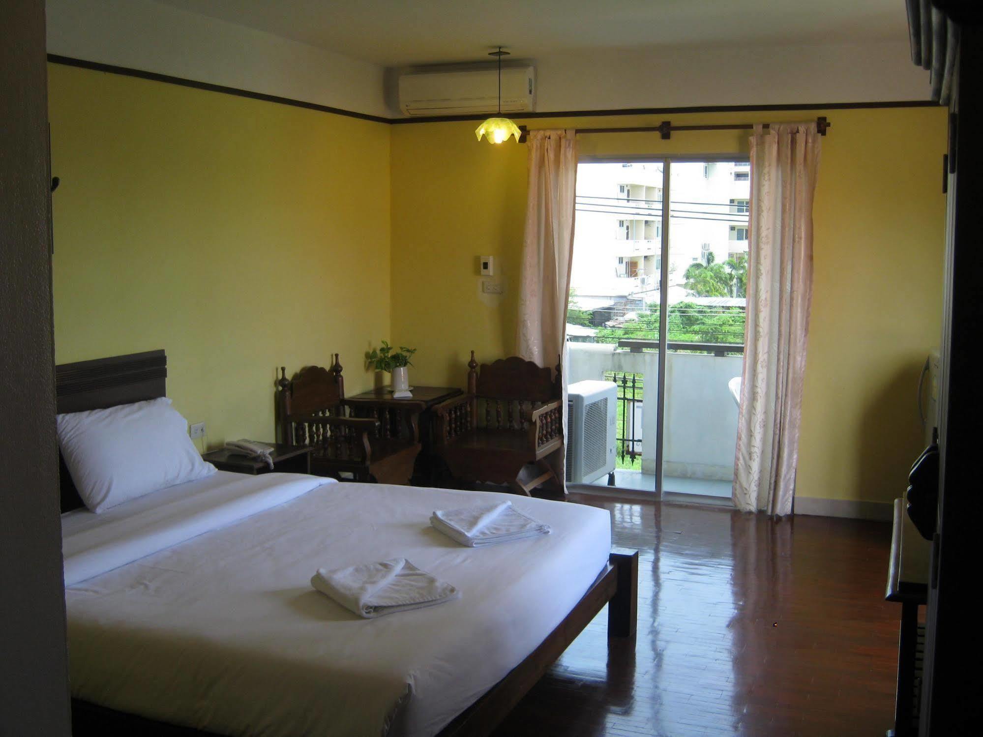 Hotel Baan Talay 2*