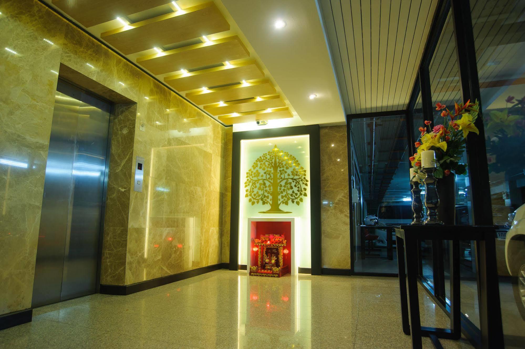 Diamond Place 3*