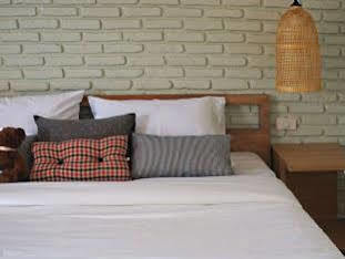 Hotel Yellow Moon 2*