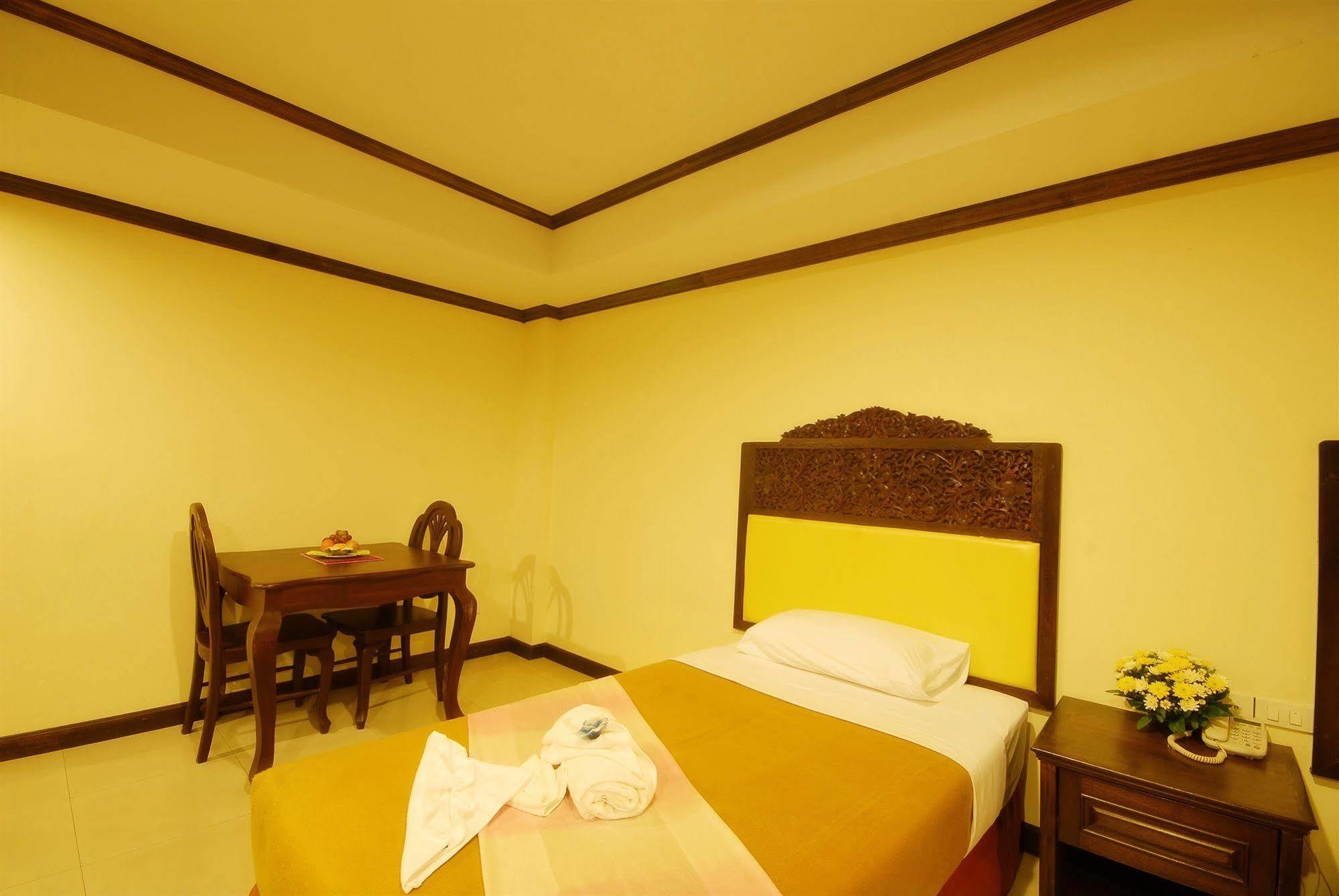 Golden Hotel