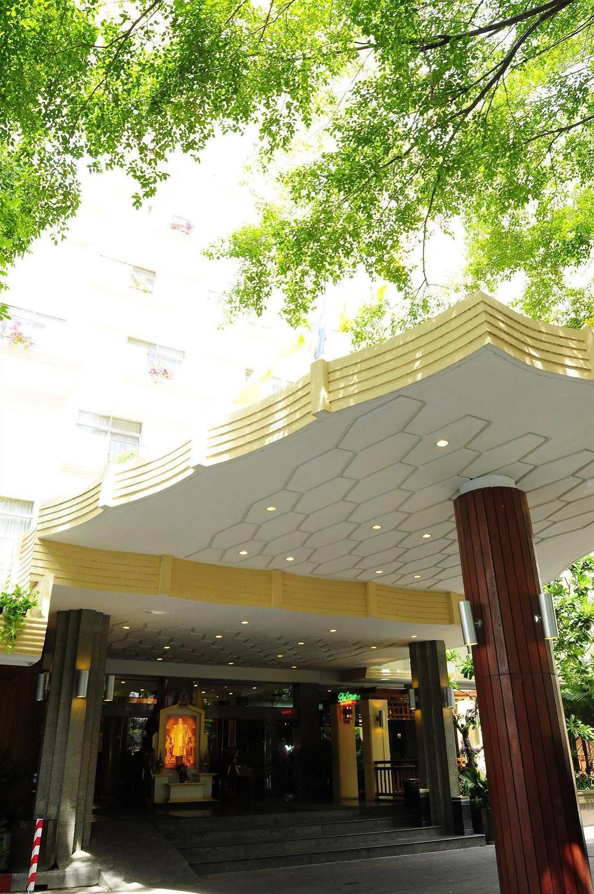 Golden Hotel