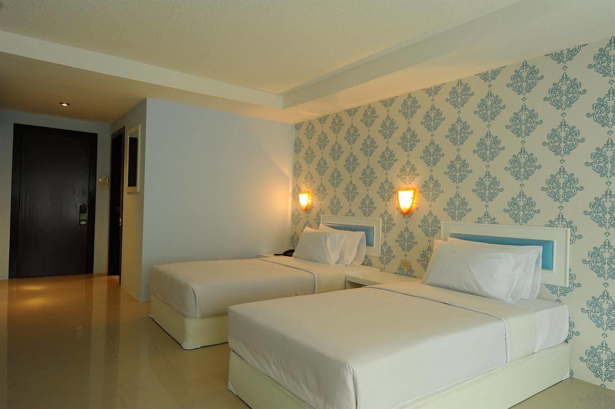 Angket Hip Hotel 4*