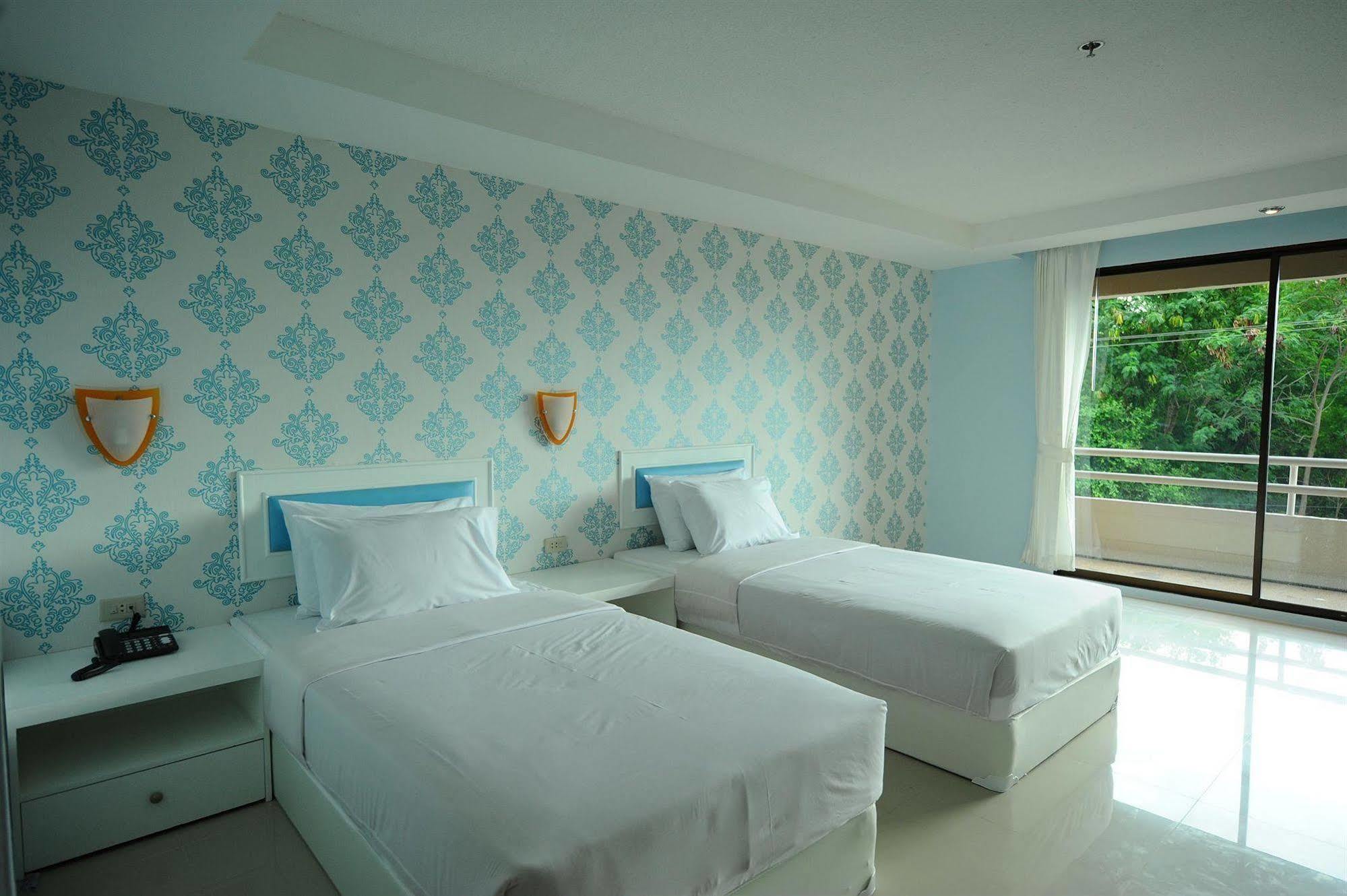 Angket Hip Hotel 4*