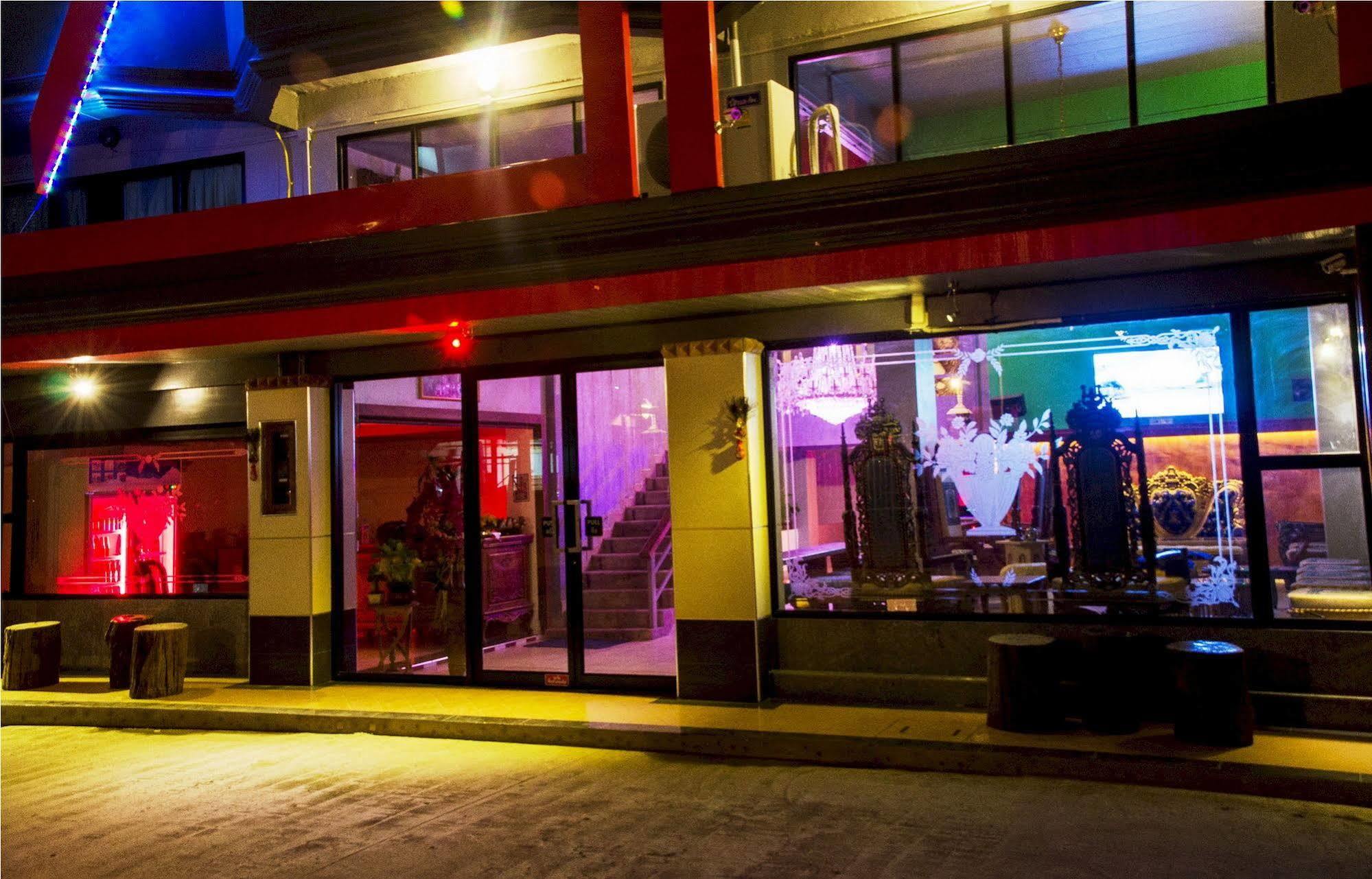 Khunsri Art Boutique