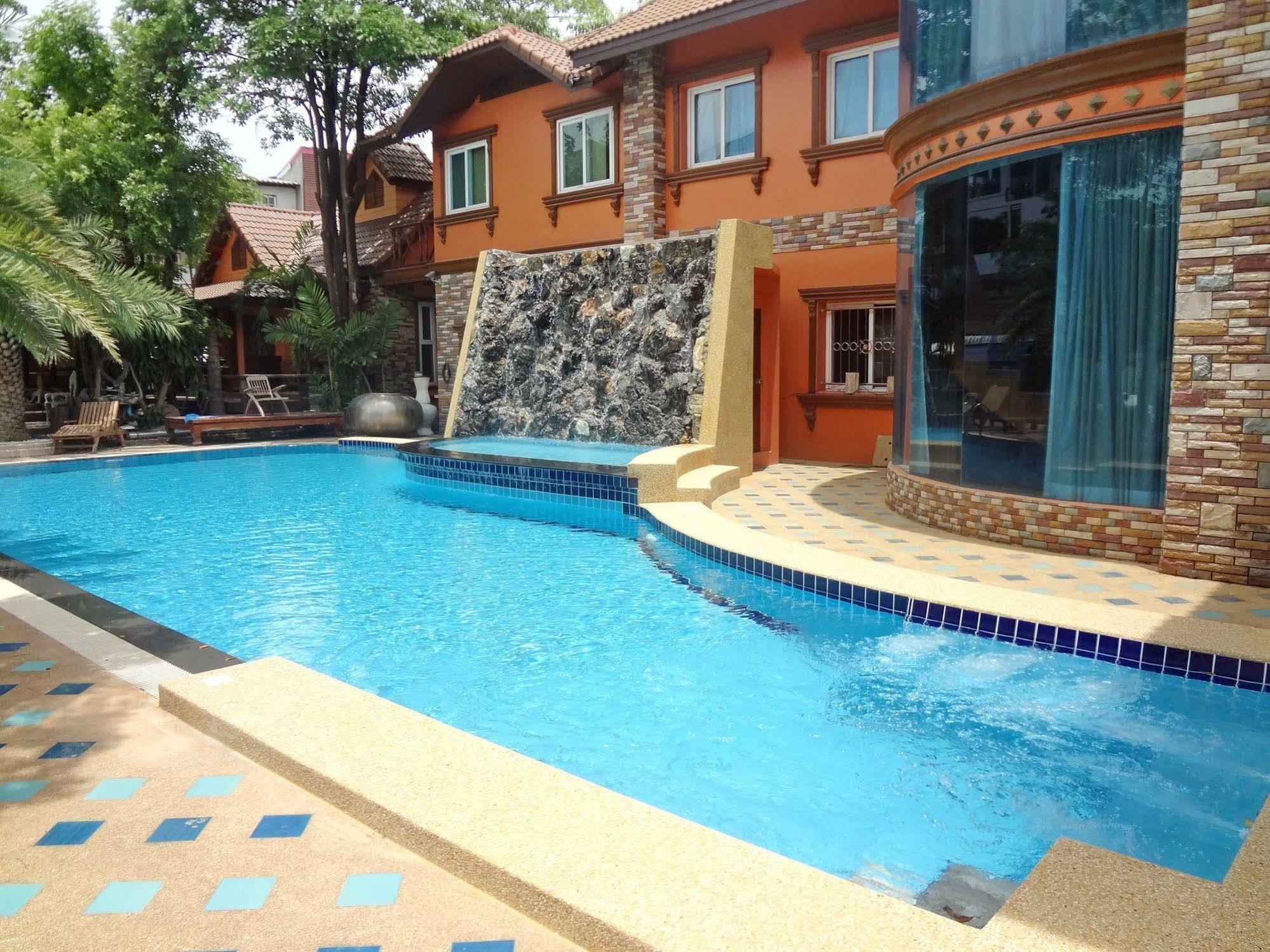 Khunsri Art Boutique Hotel
