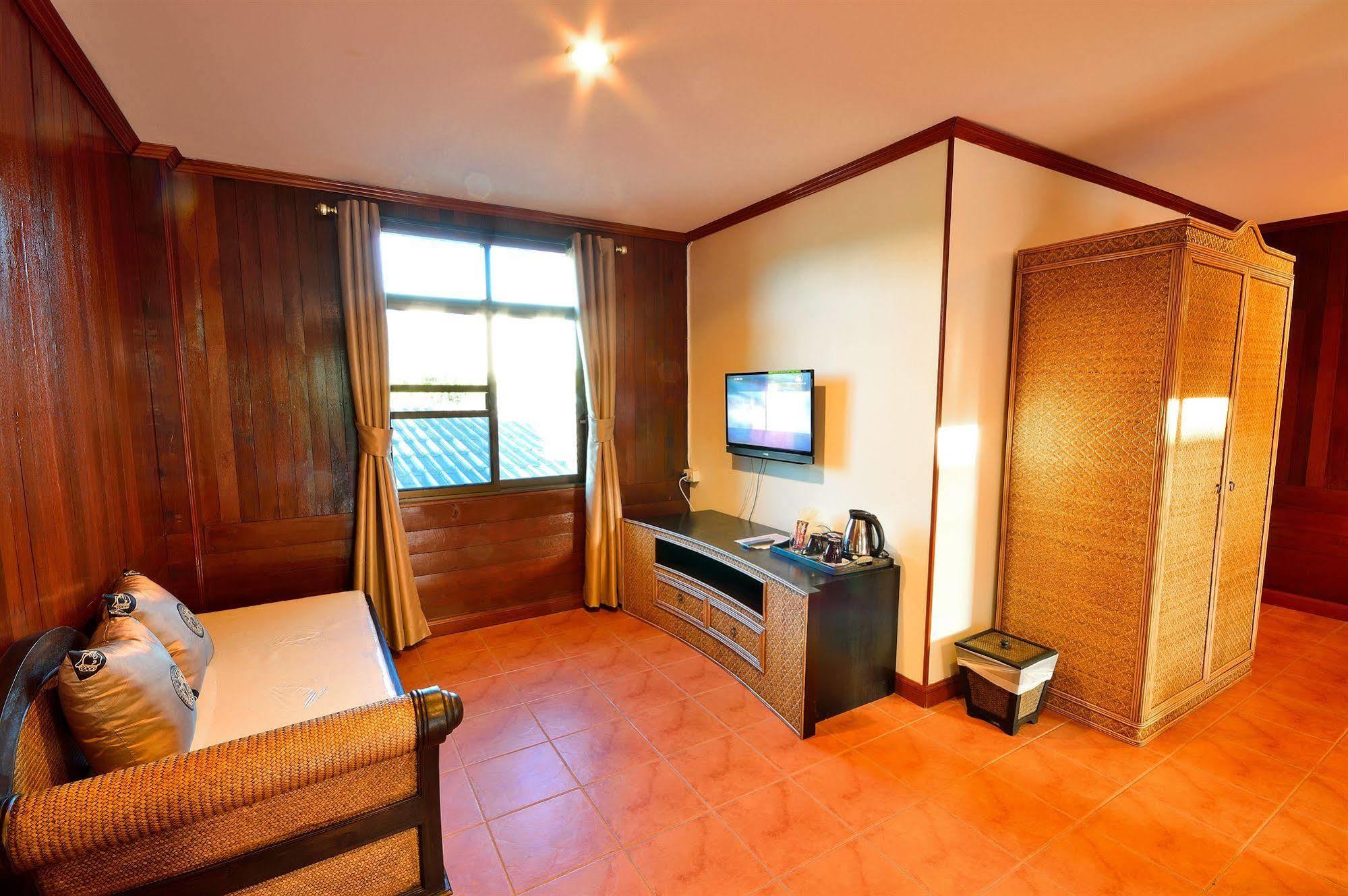 Avila Hotel 3*
