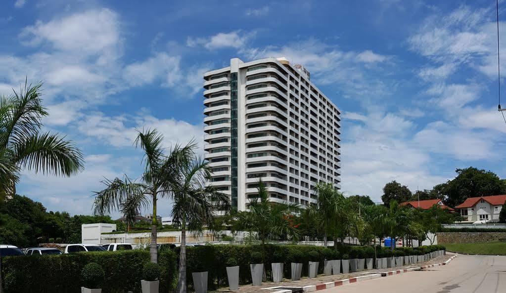 Apartment Boomerang Rooftop