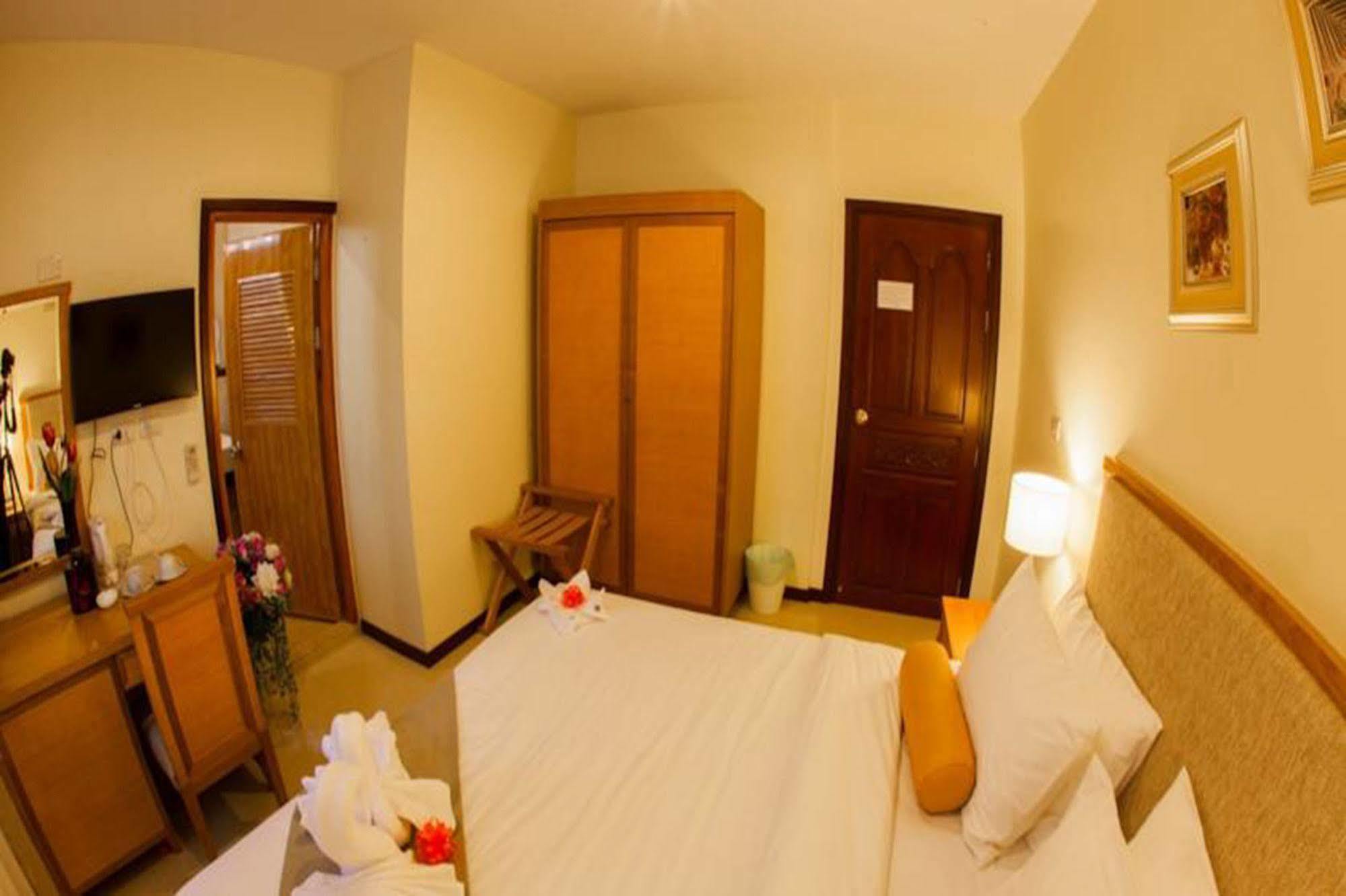 Hotel Babylon Palace 3*