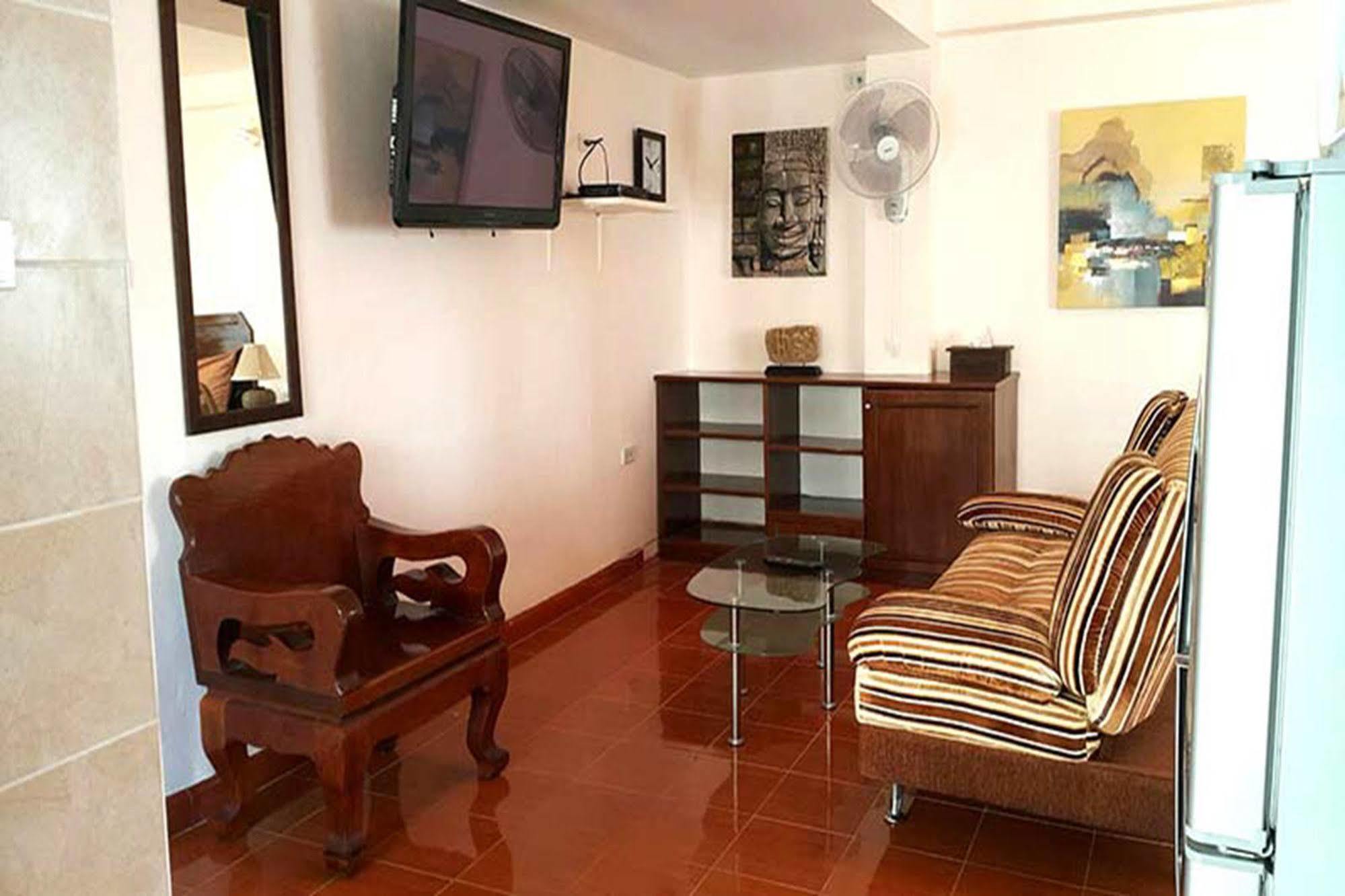 Rich Man Poor Man Hotel 2*