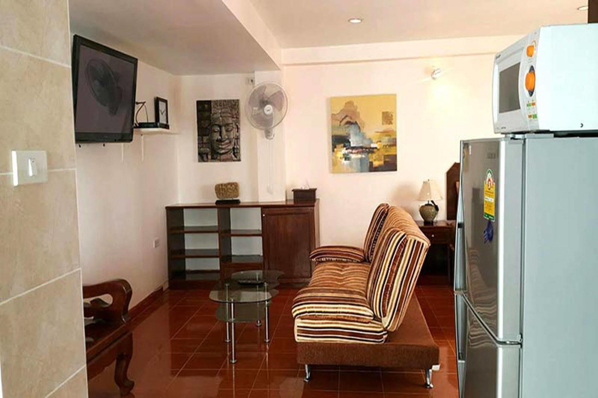 Rich Man Poor Man Hotel 2*