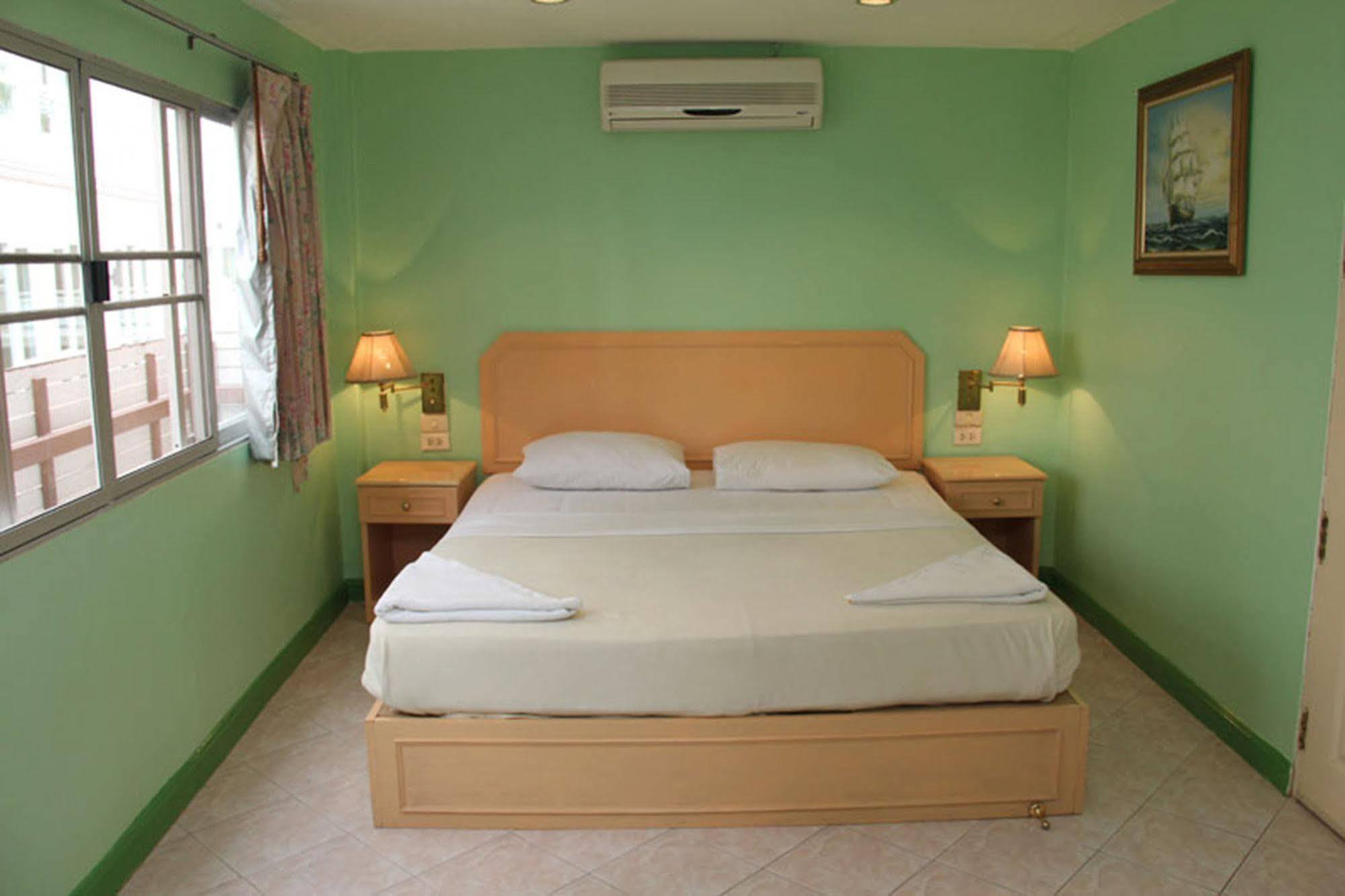 Rich Man Poor Man Hotel Pattaya