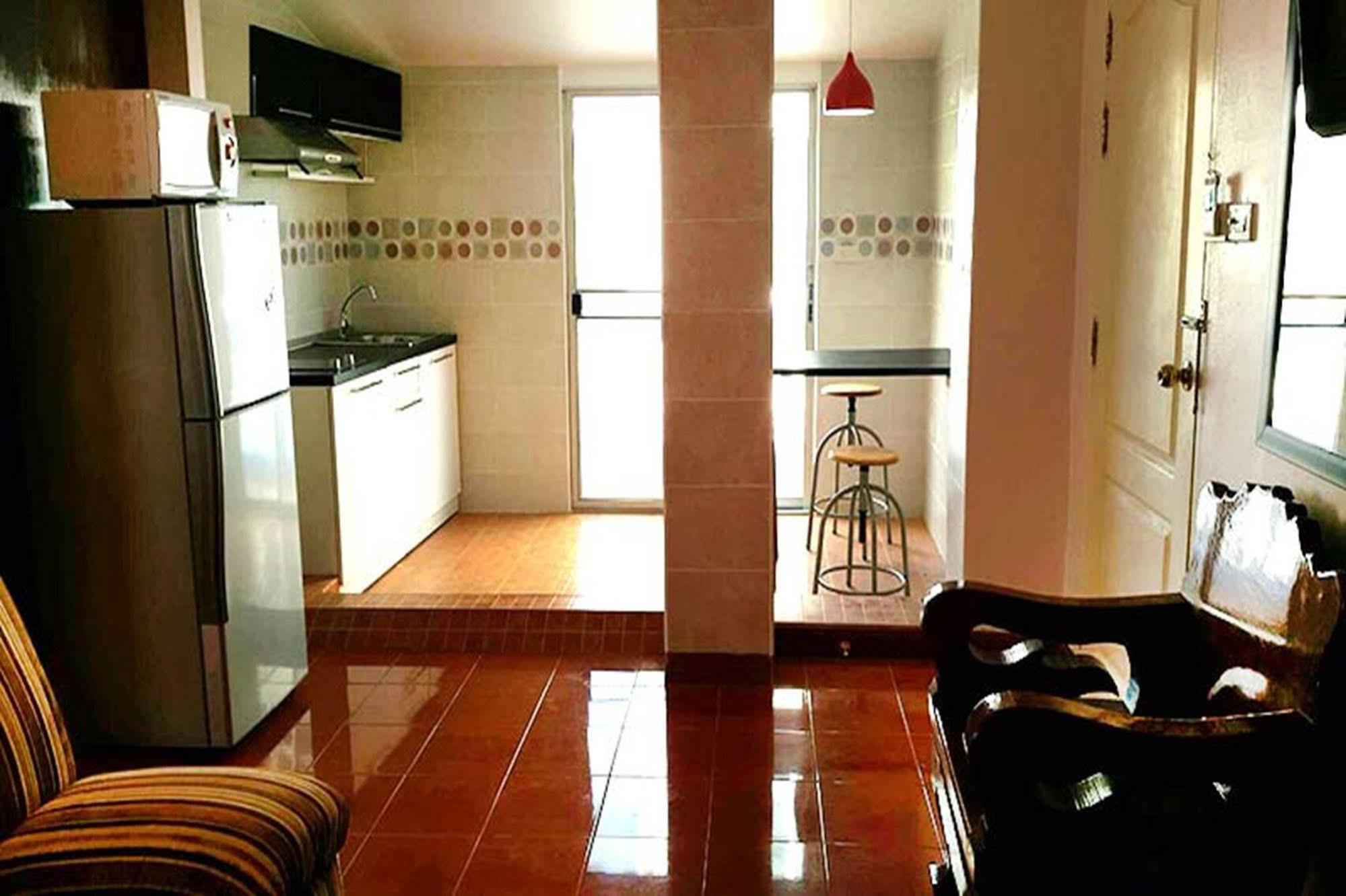 Hotel Rich Man Poor Man 2*