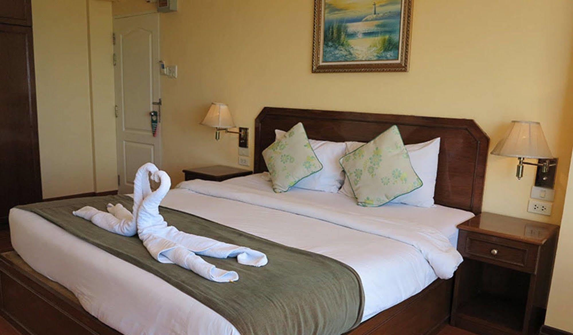 Hotel Rich Man Poor Man