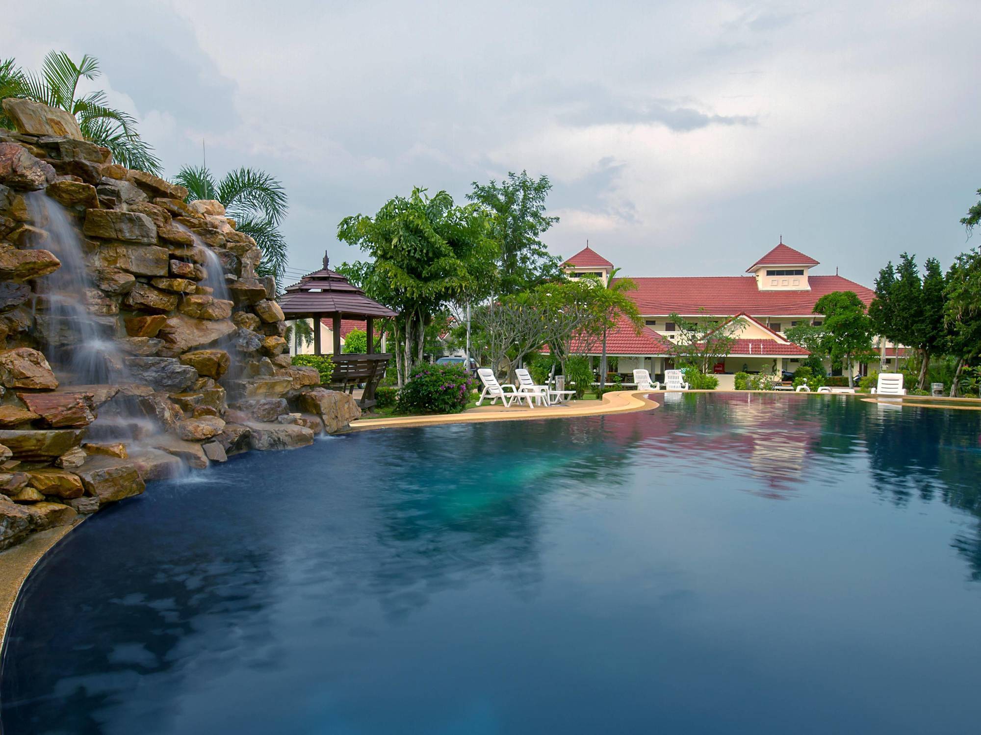 Lake Hotel Pattaya