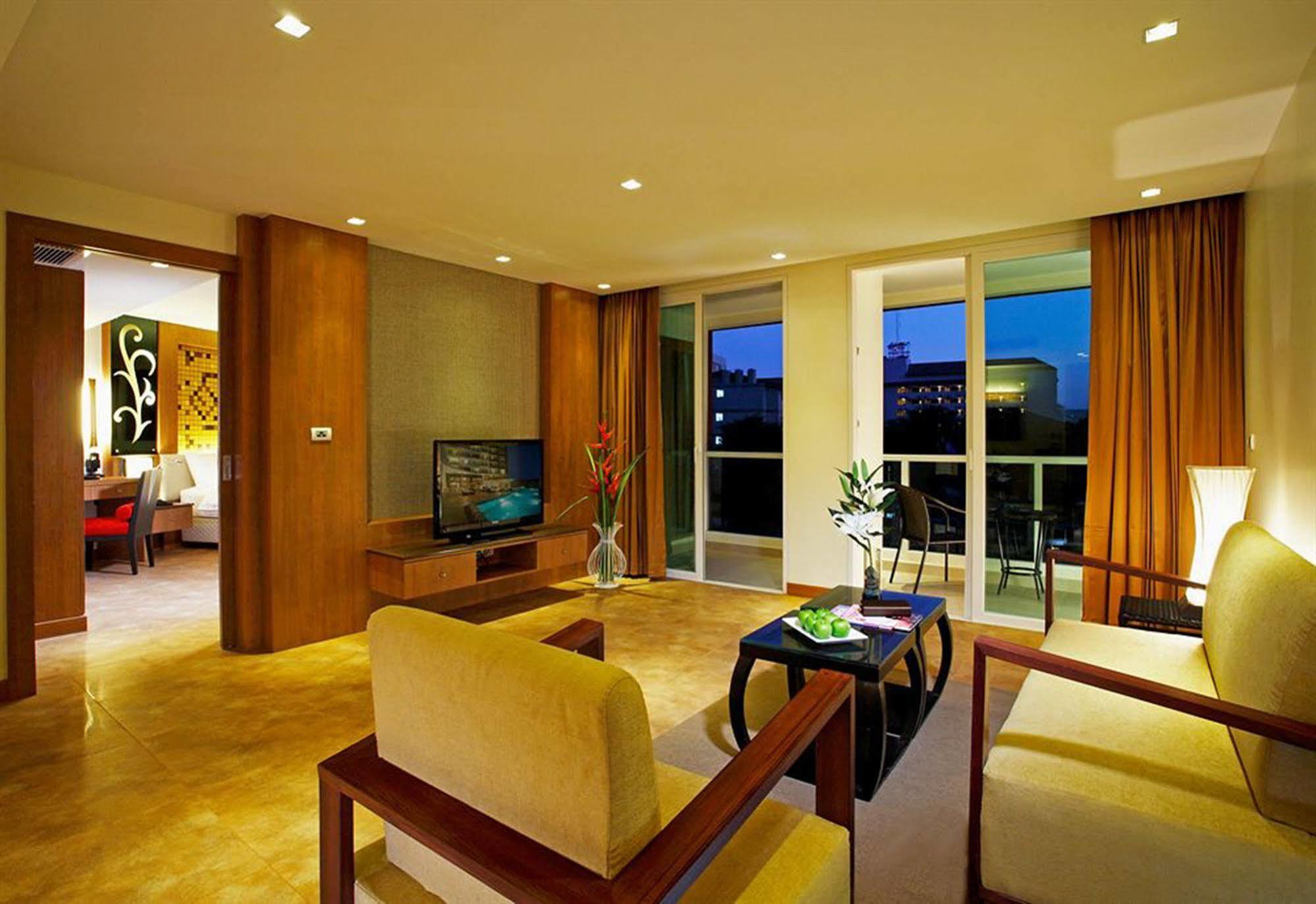 Centara Nova Hotel