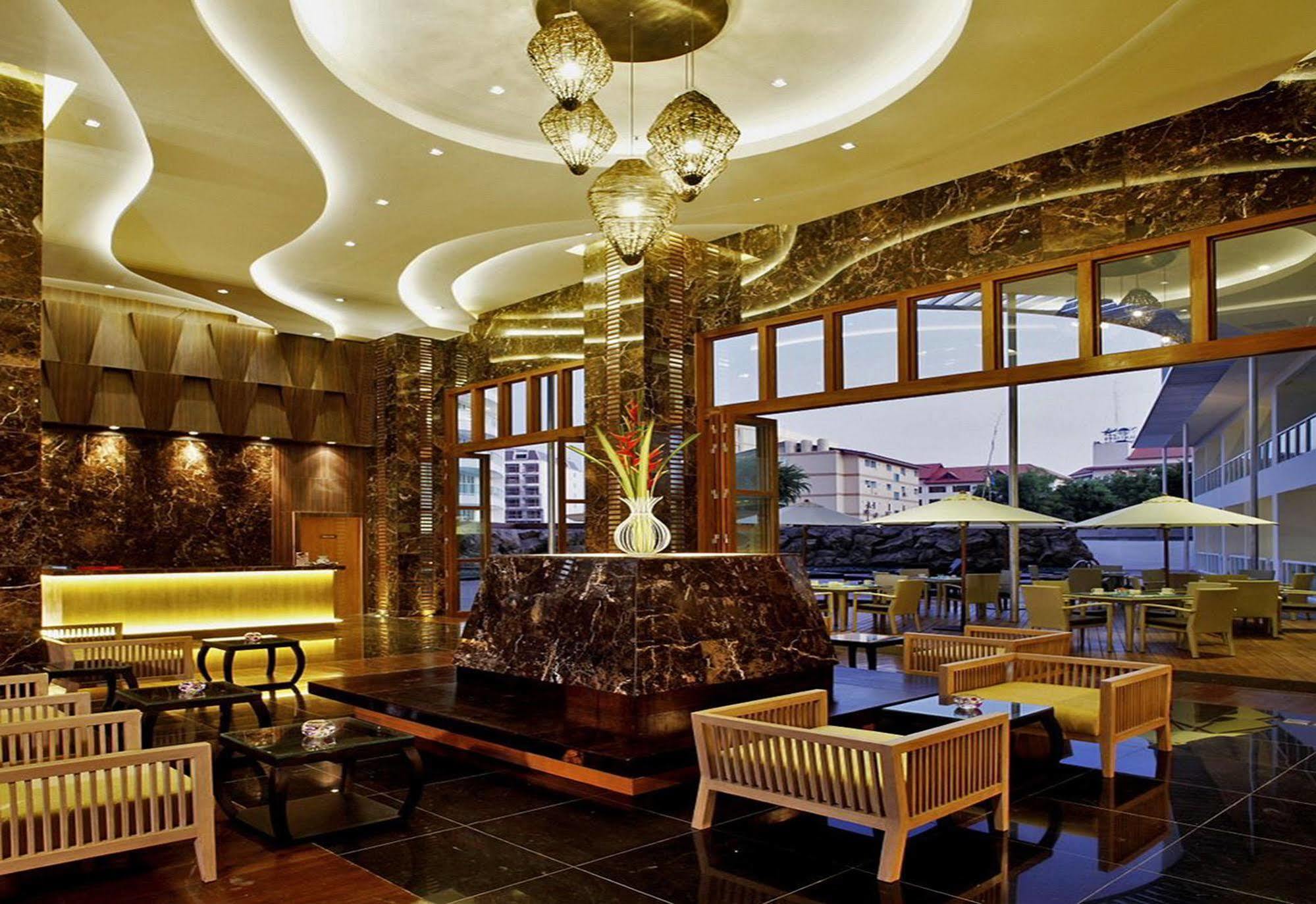 Hotel Centara Nova 4*
