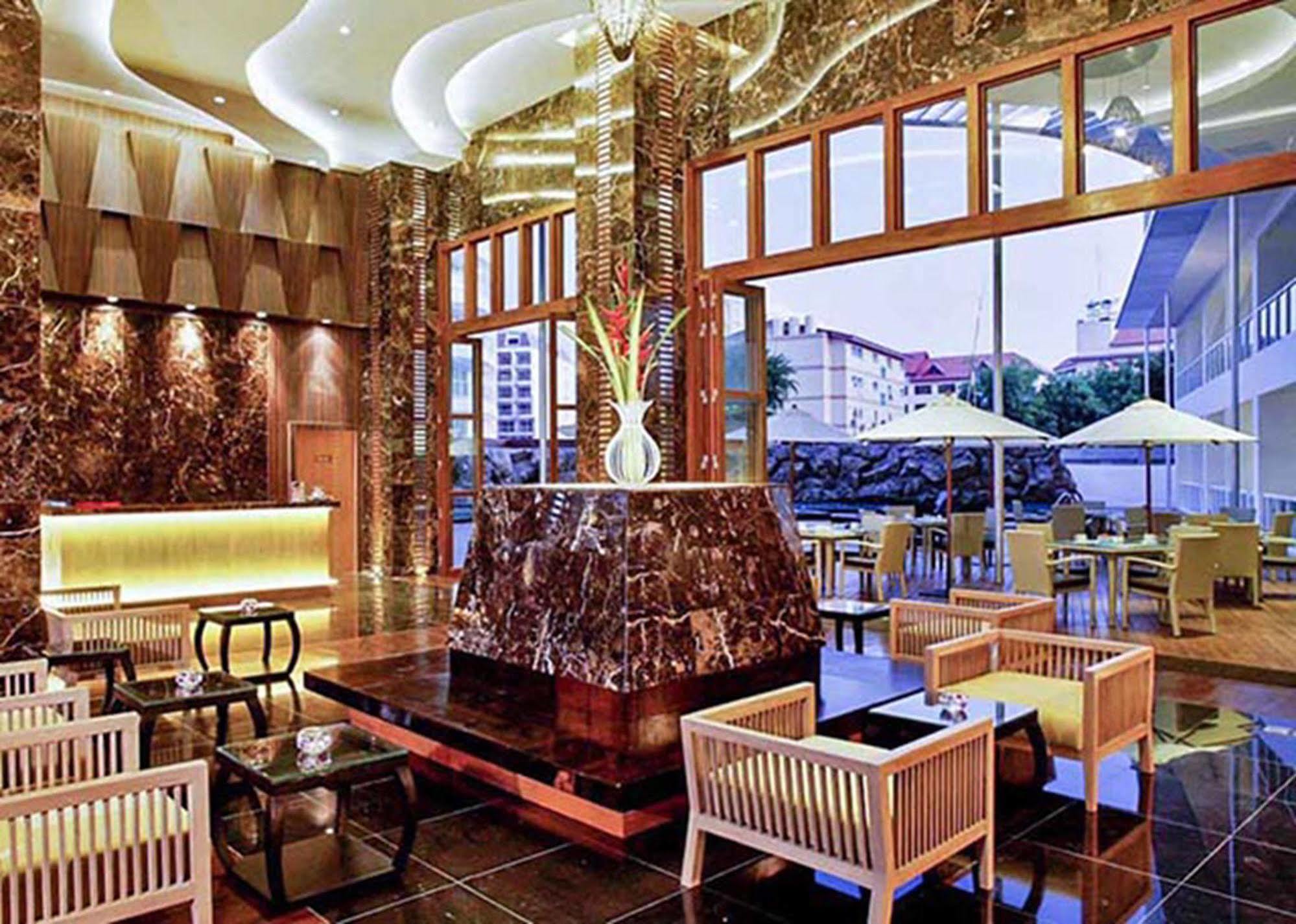 Centara Nova Hotel