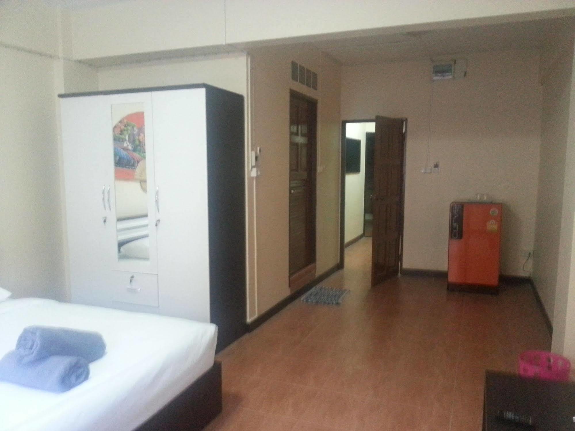 Hotel Oyo 963 Sunshine 2*