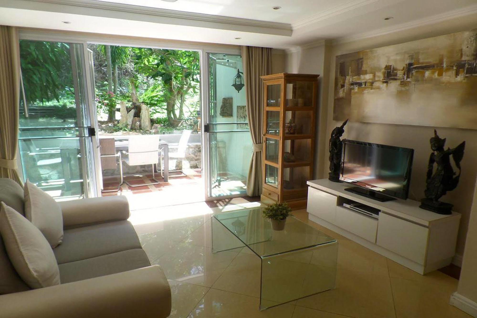 Westbury Aparthotel Pattaya
