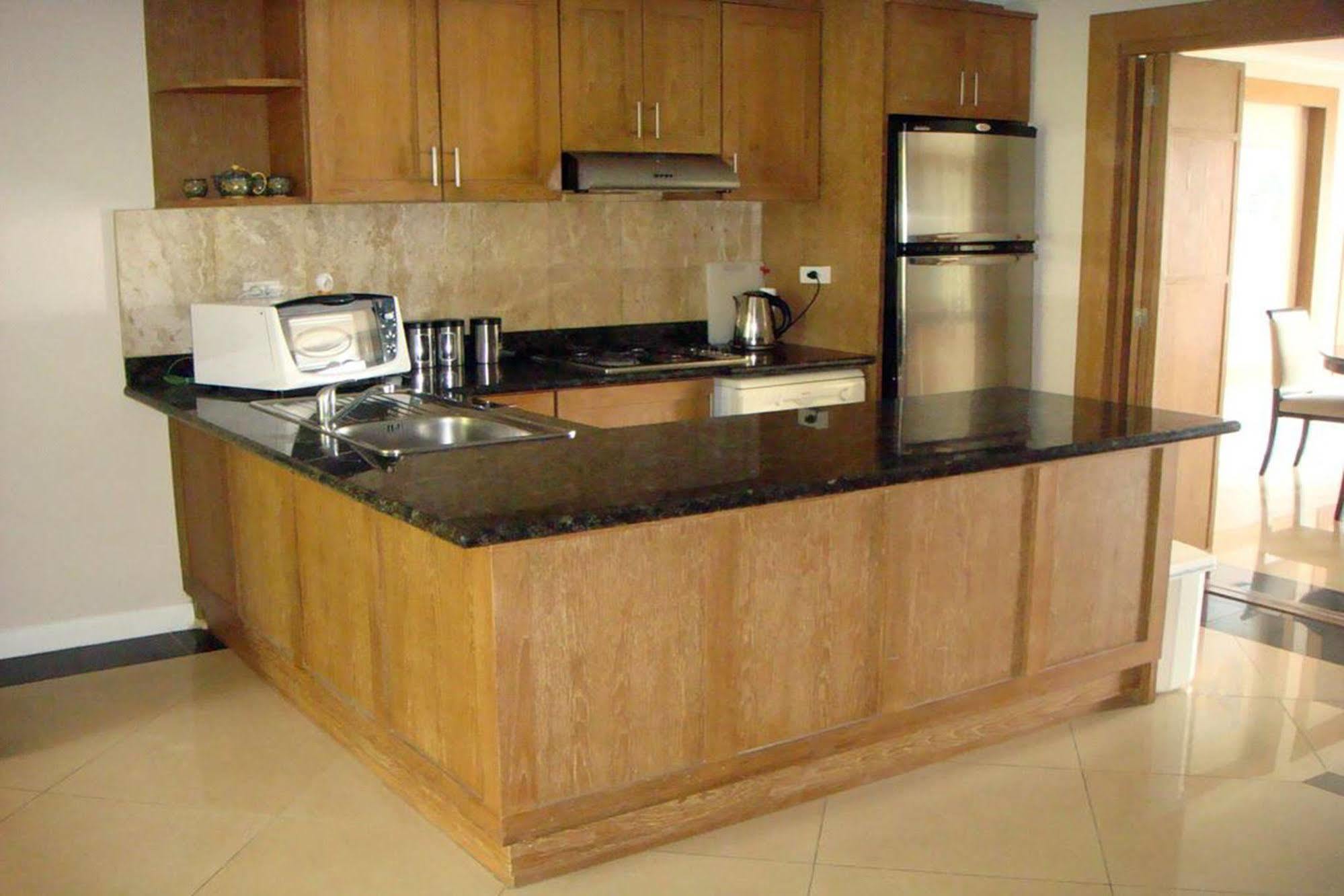 Westbury Aparthotel Pattaya