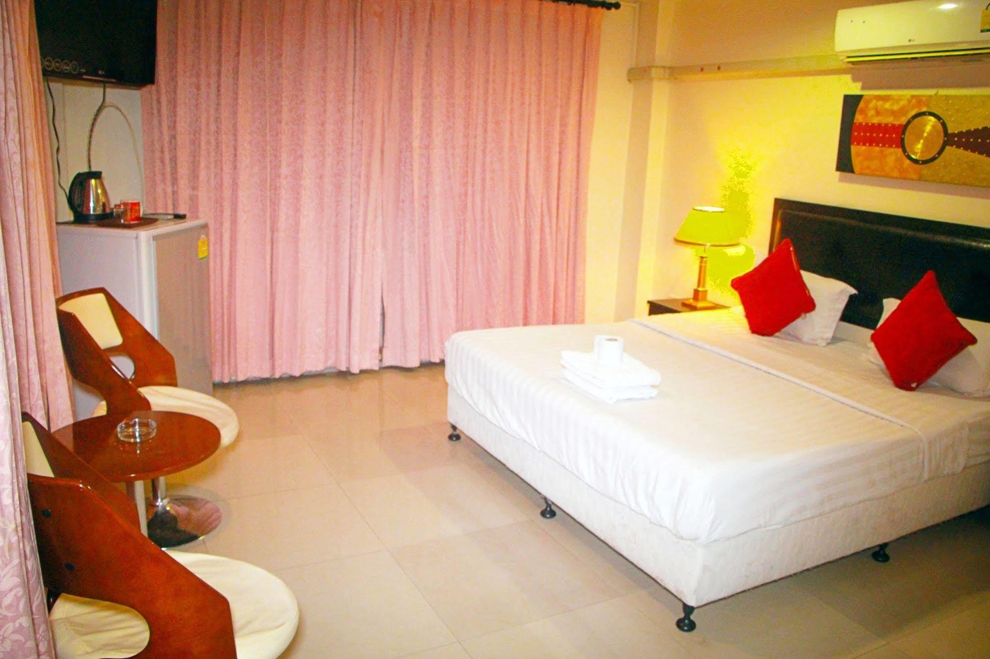 Royal Q & D Hotel 3*