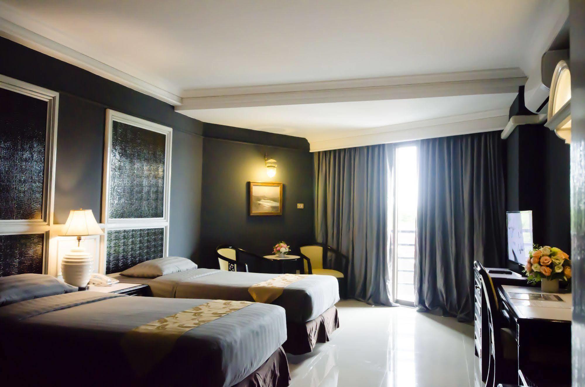Hotel First Pacific Cirrus