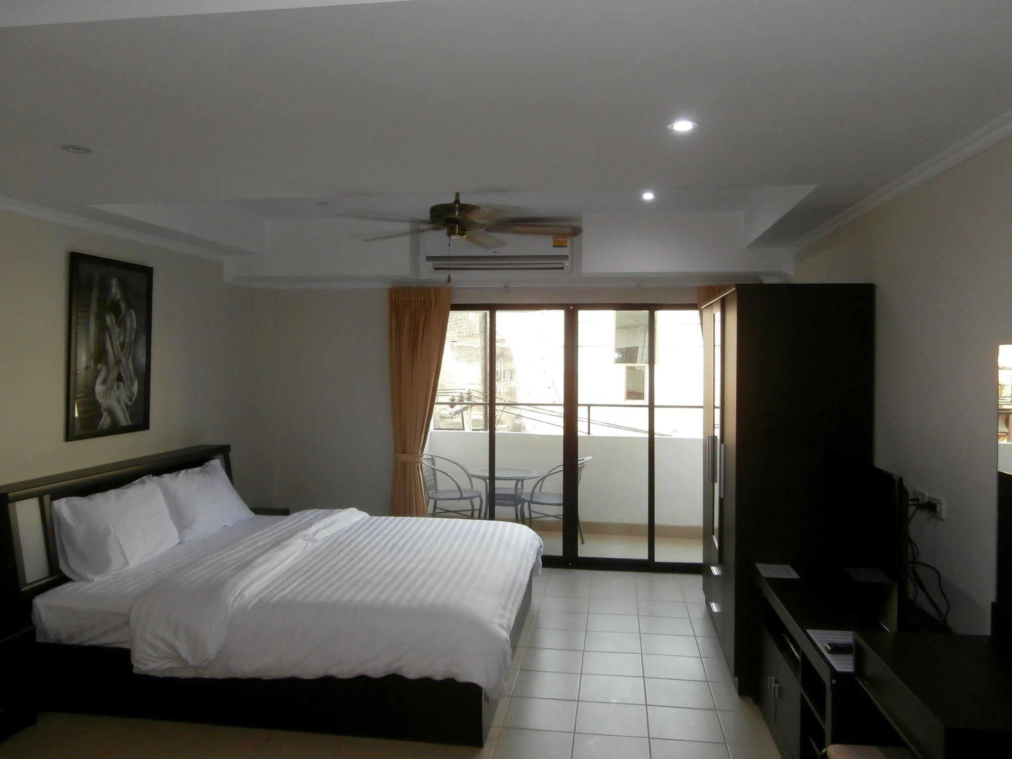 The Classroom Hotel 3*