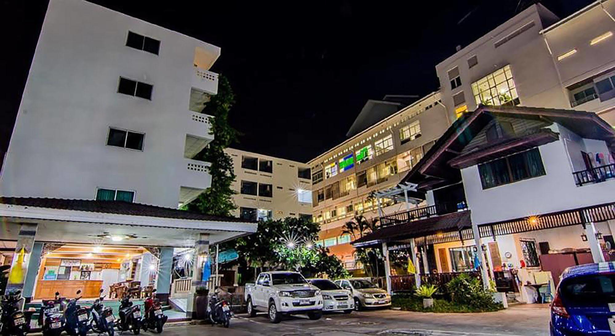 Sutus Court 4 3* Pattaya