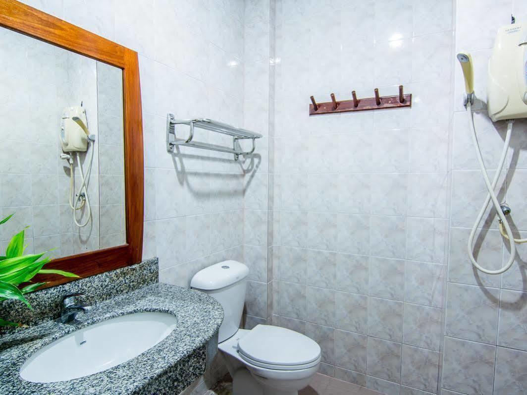 Sutus Court 4 Hotel