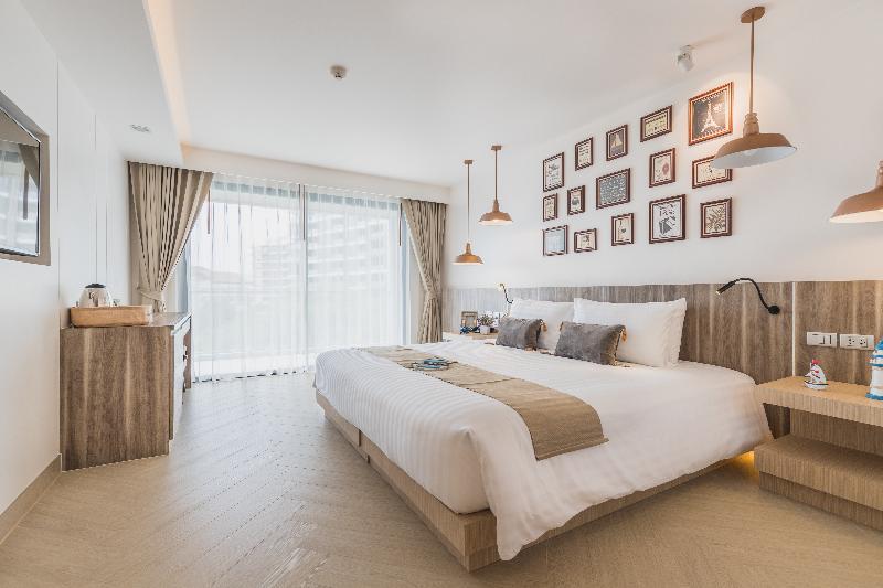 Golden Tulip Beachfront