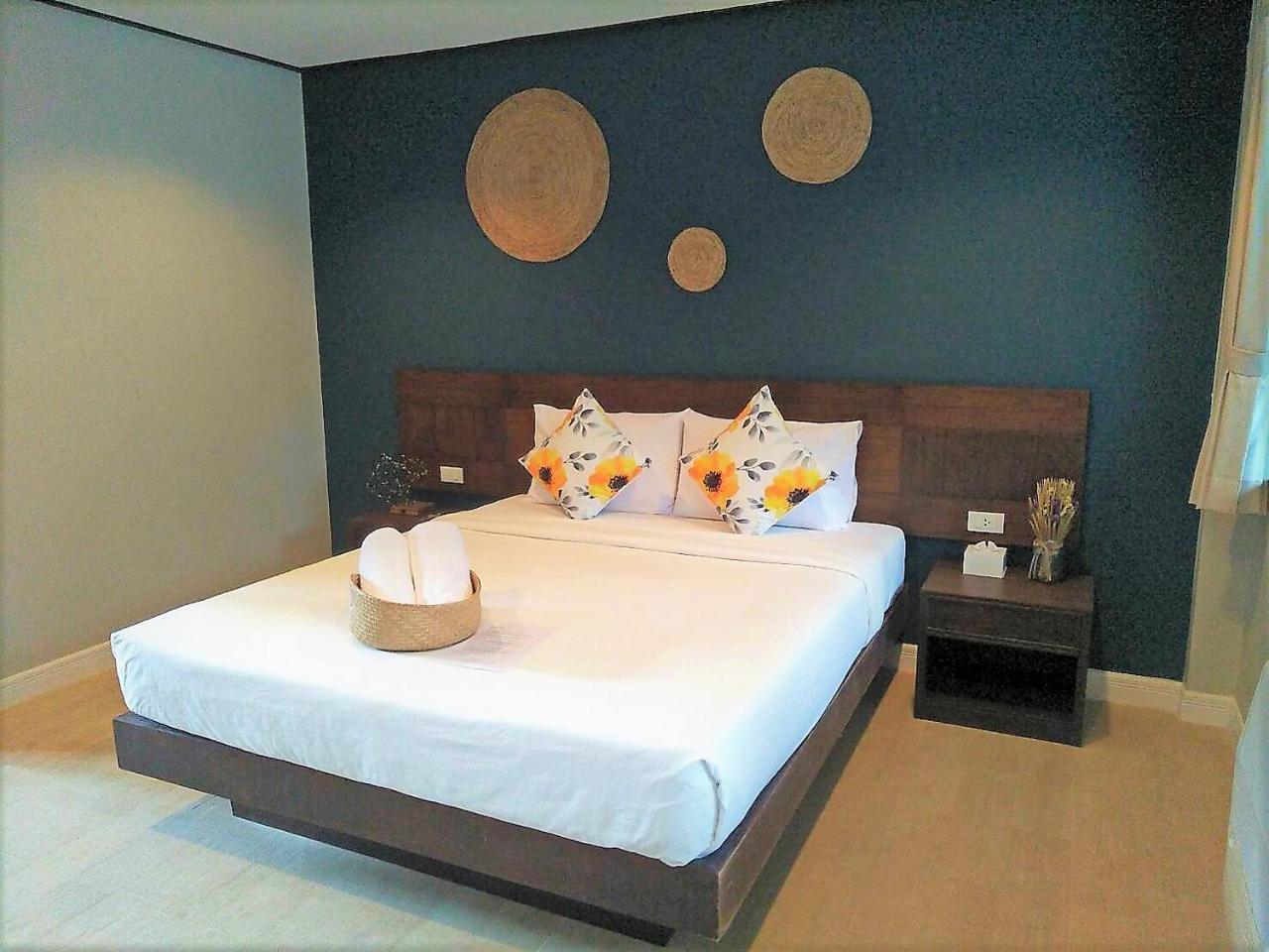 Hotel Let's Hyde & - Pool