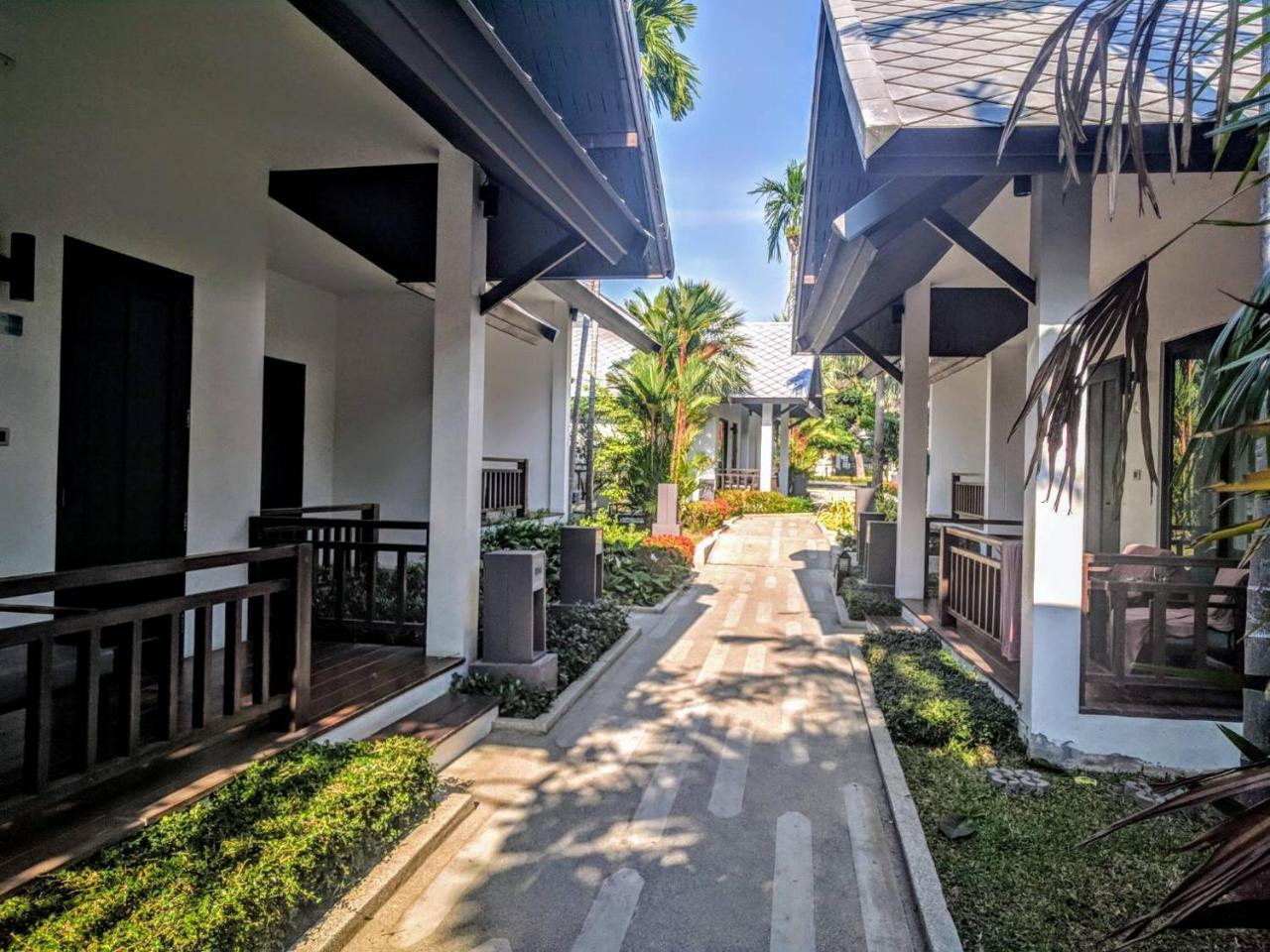 Long Garden & Pavilions