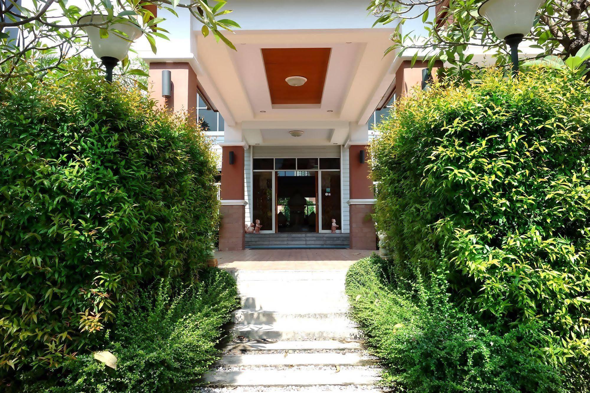 Hotel Lek 3*
