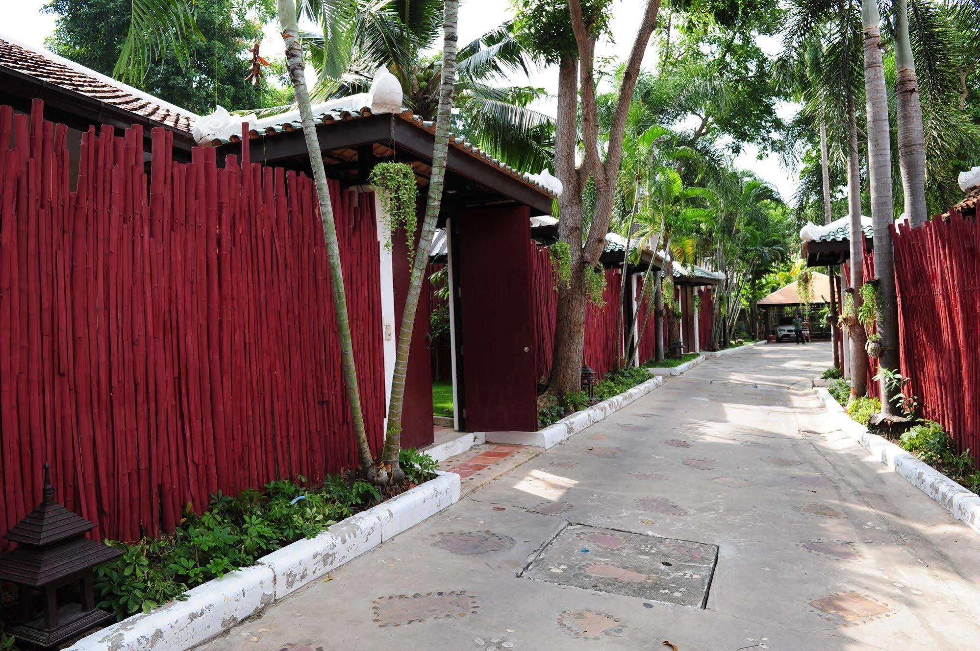 Napalai Pool Tempat peranginan Pattaya
