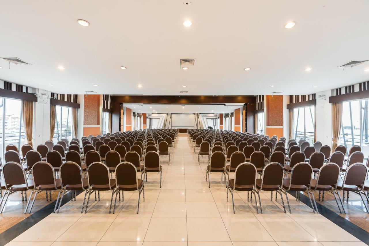 Mountain & Convention Center Hotel