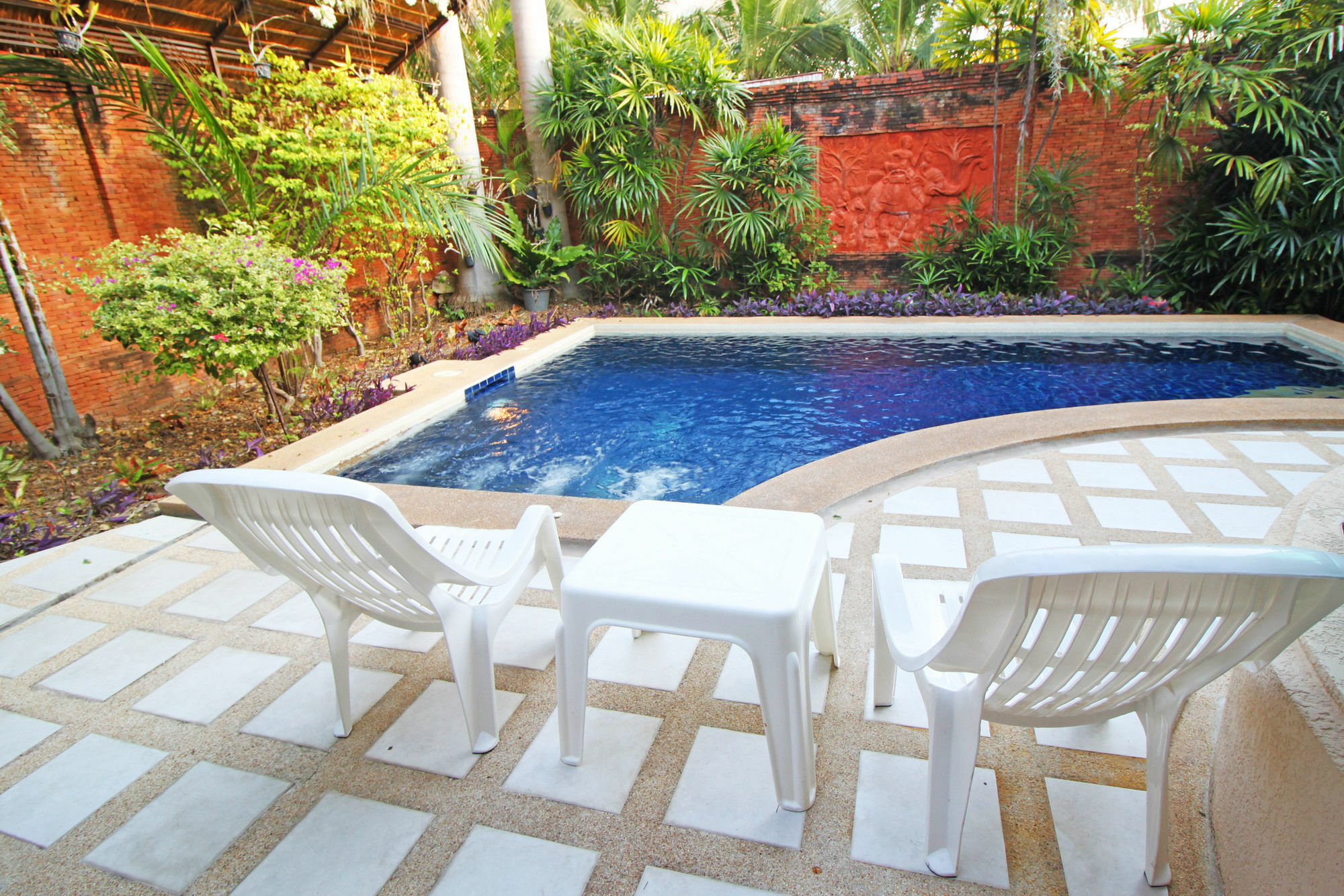 Cosy Pool By Sunny