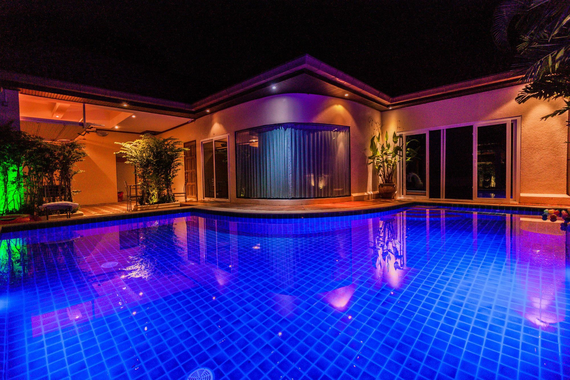 Cosy Pool By Sunny Villa Pattaya