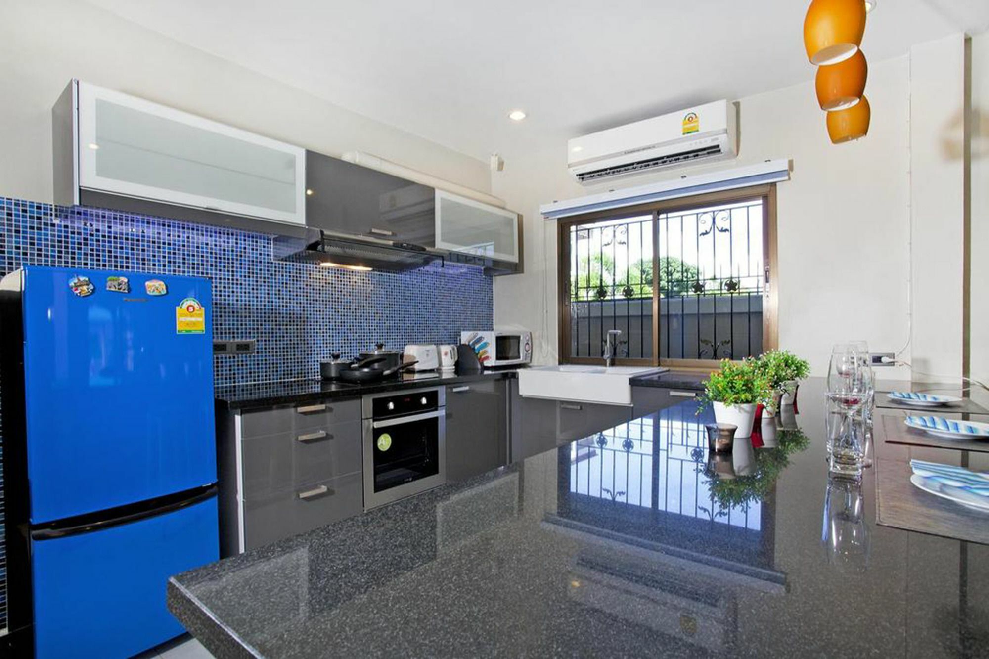 Pool Tanzanite Near Walking Street