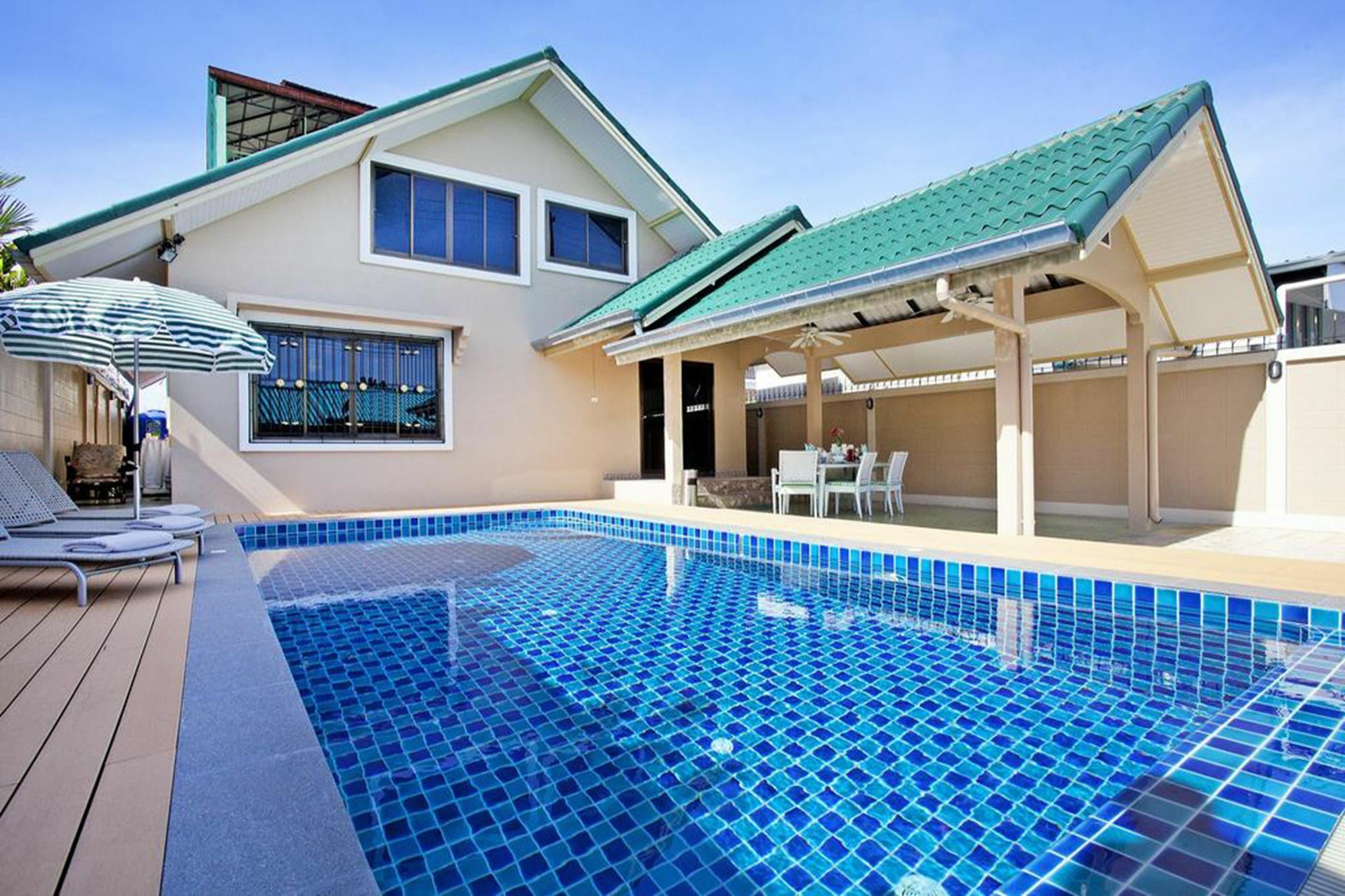 Villa Pool Tanzanite Near Walking Street *