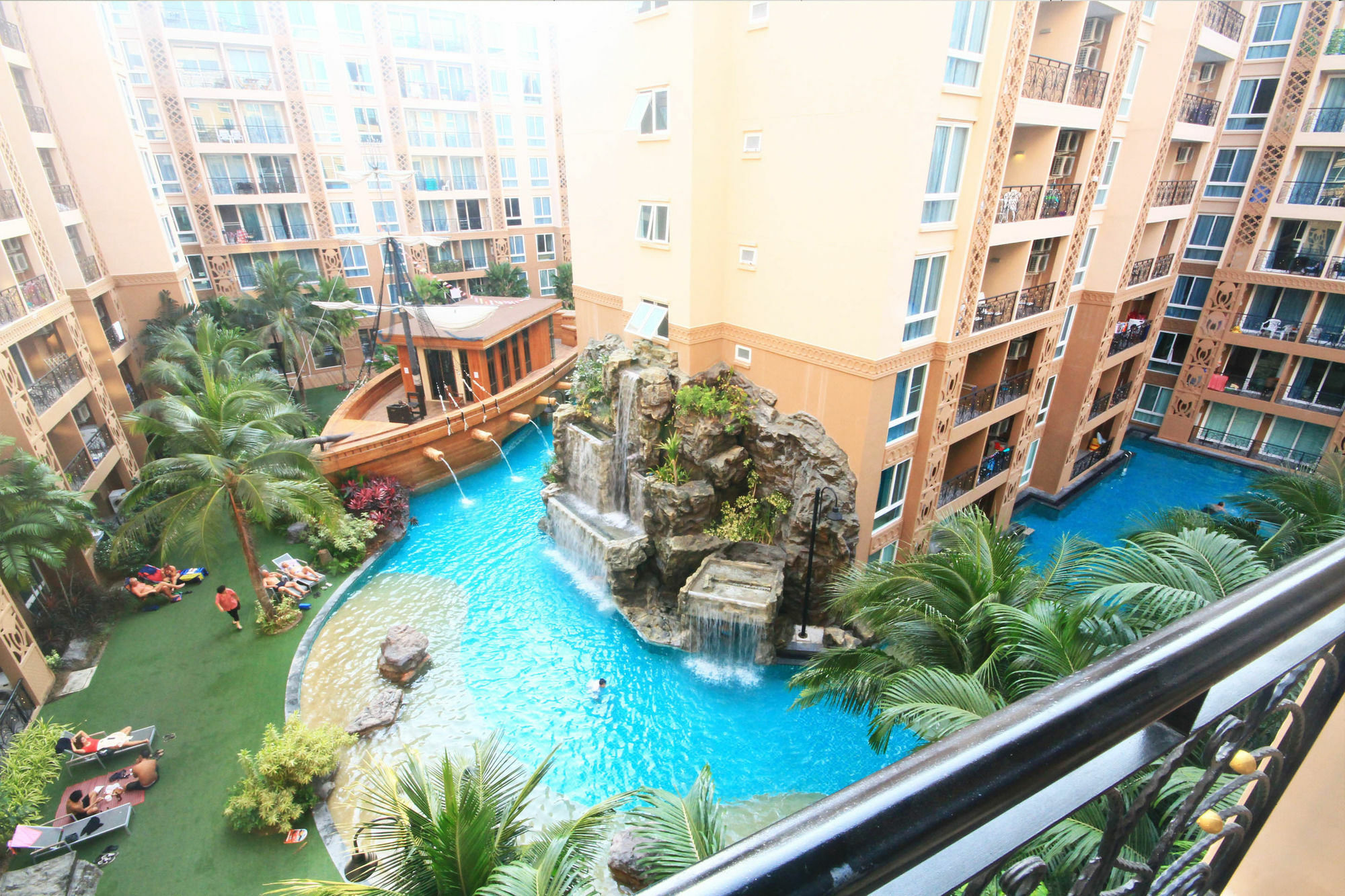 Atlantis & Water Park By The Sea Hotel