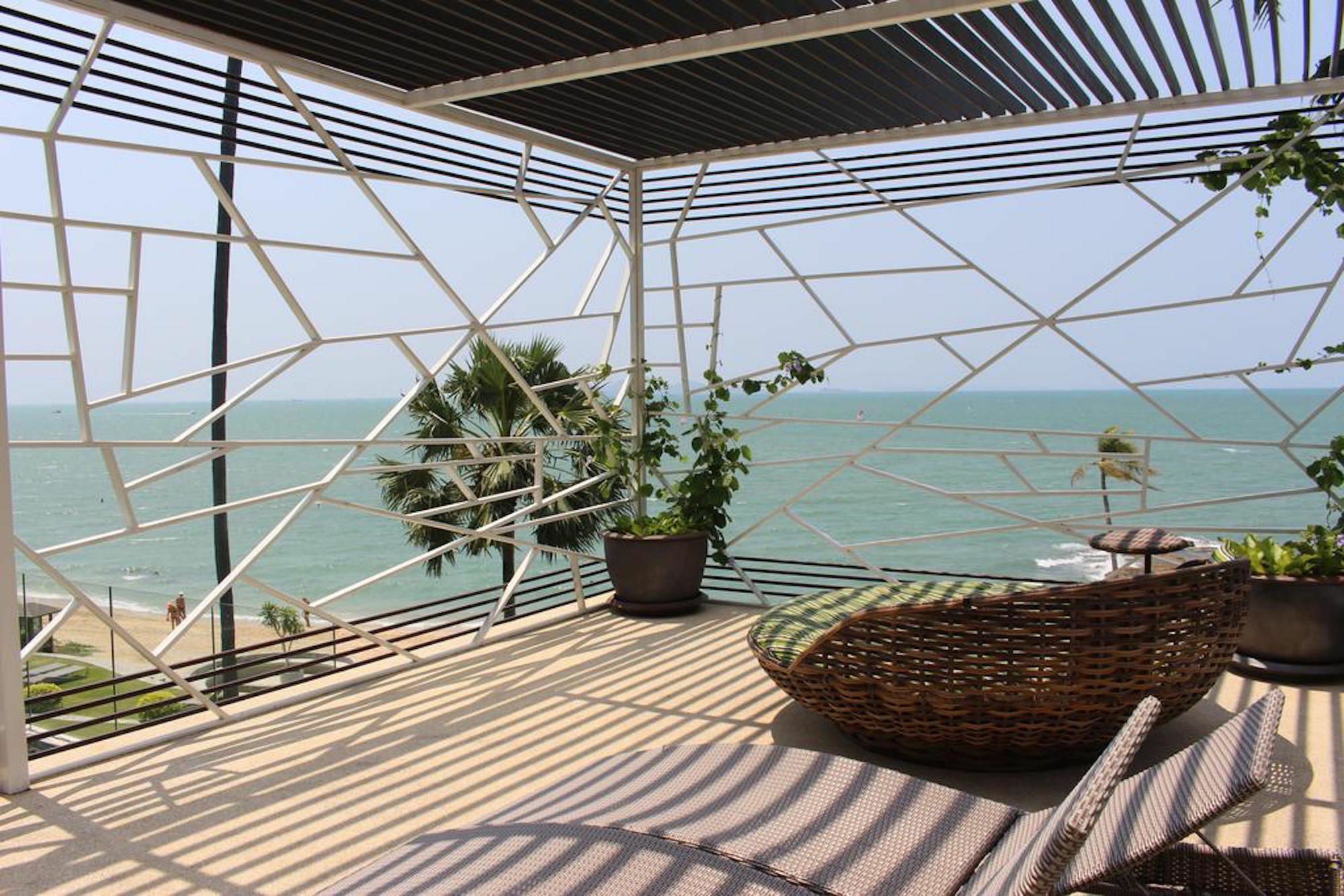 The Palm Wongamat Apartment *