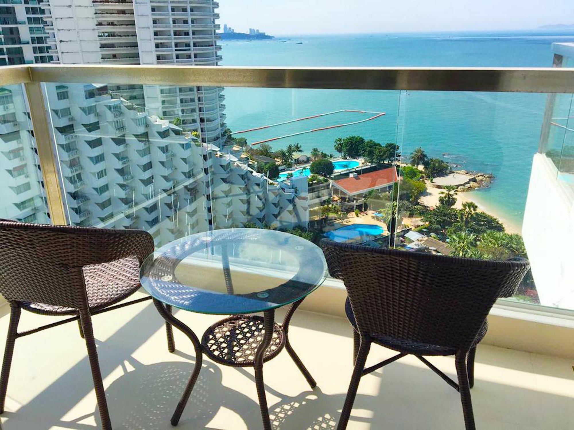 The Palm Wongamat Apartment *
