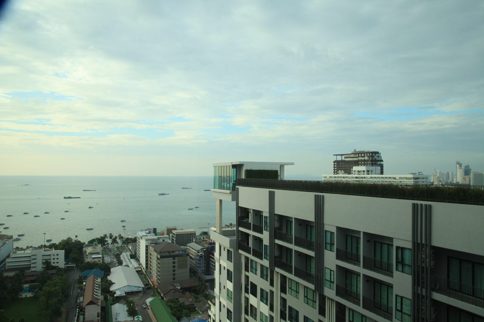 Sea View Long Balcony With Rooftop Pool In Aparthotel