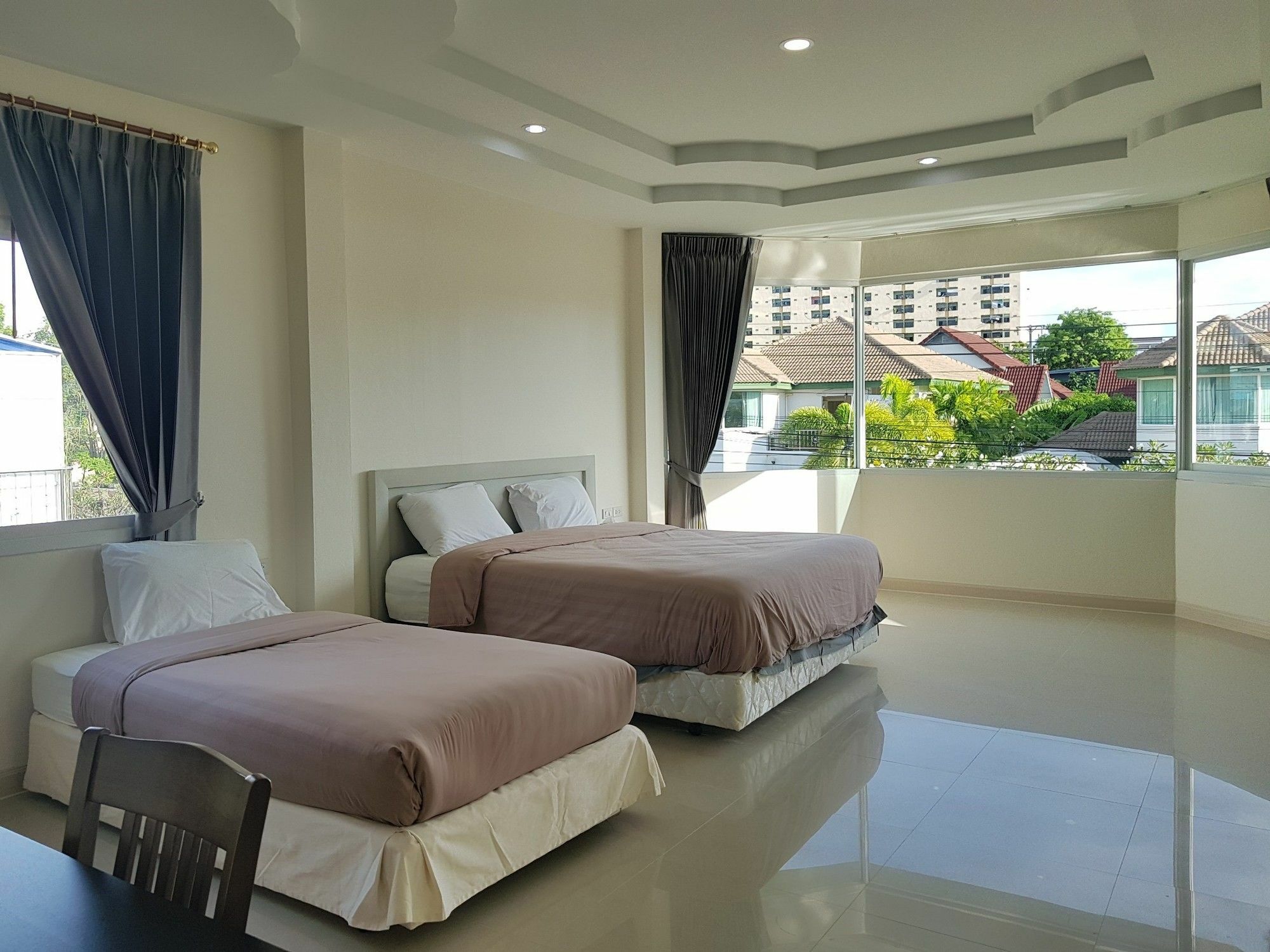 Ty 233 * Pattaya