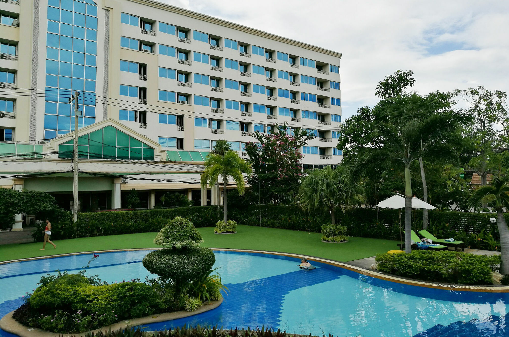 จอมเทียน การ์เดน โฮเต็ล แอนด์ โรงแรม 4*